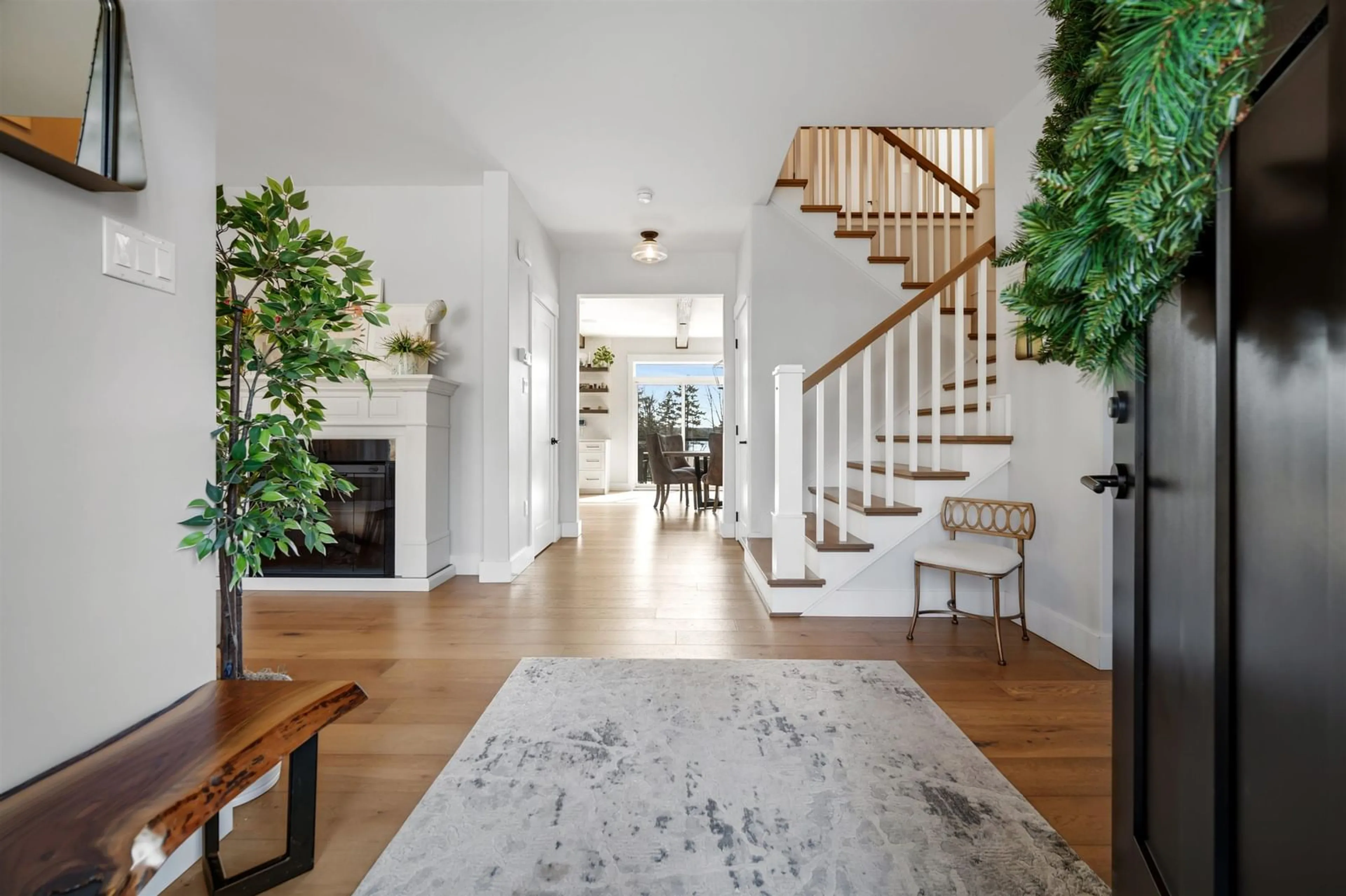 Indoor entryway for 460 Mccabe Lake Dr, Middle Sackville Nova Scotia B4E 0N6