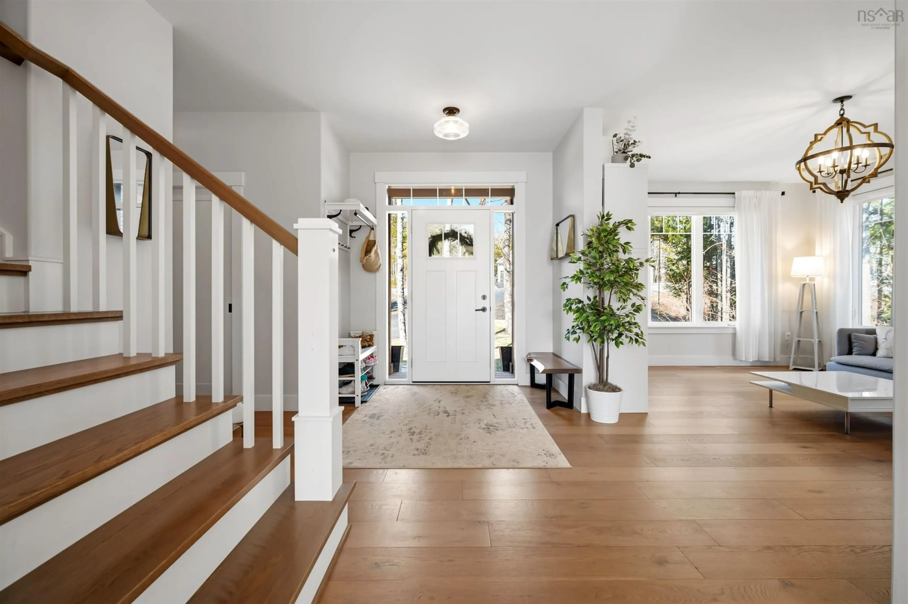 Indoor entryway for 460 Mccabe Lake Dr, Middle Sackville Nova Scotia B4E 0N6