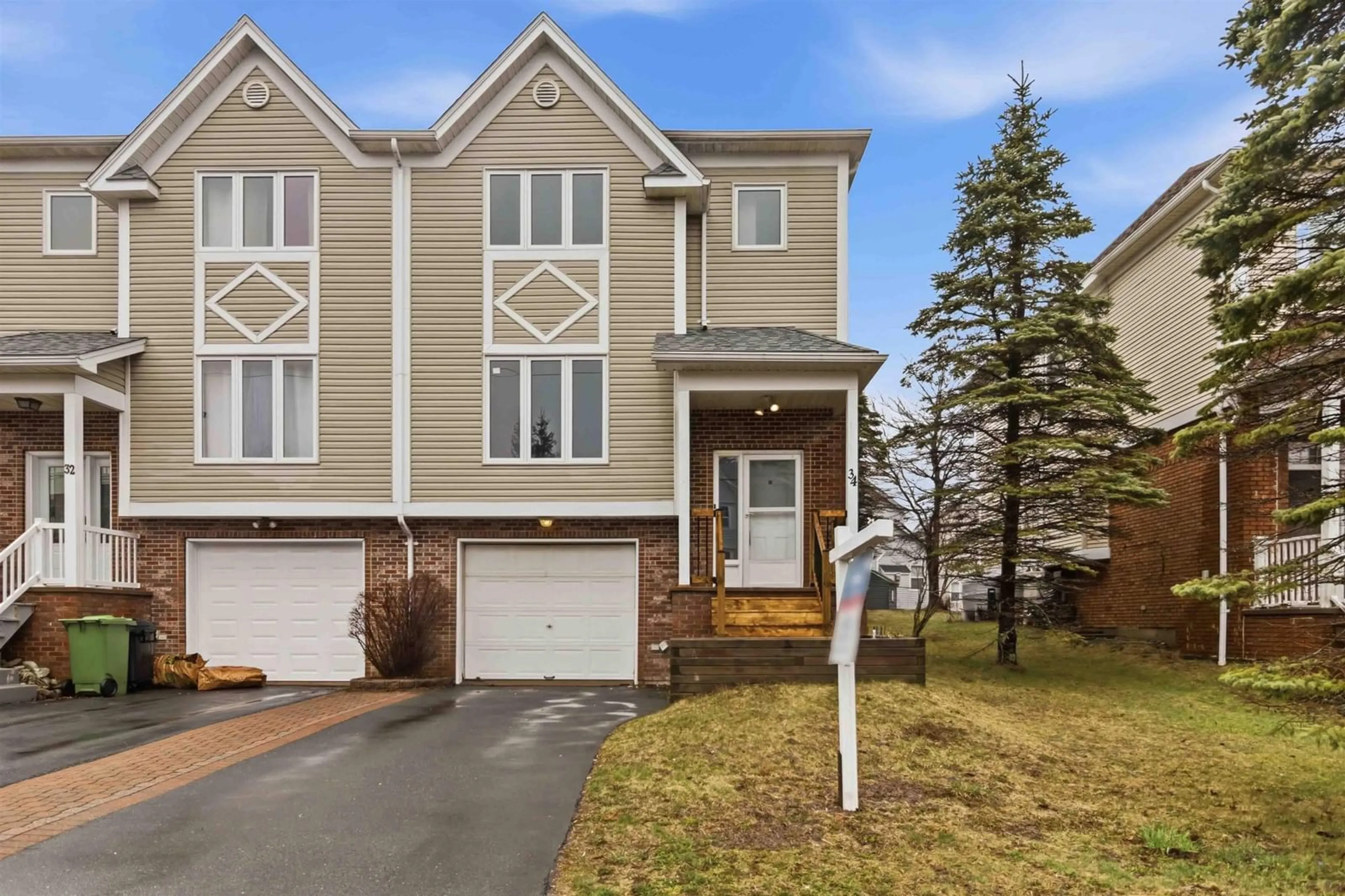 Home with vinyl exterior material, street for 34 Wembley Pl, Clayton Park Nova Scotia B3S 1E6