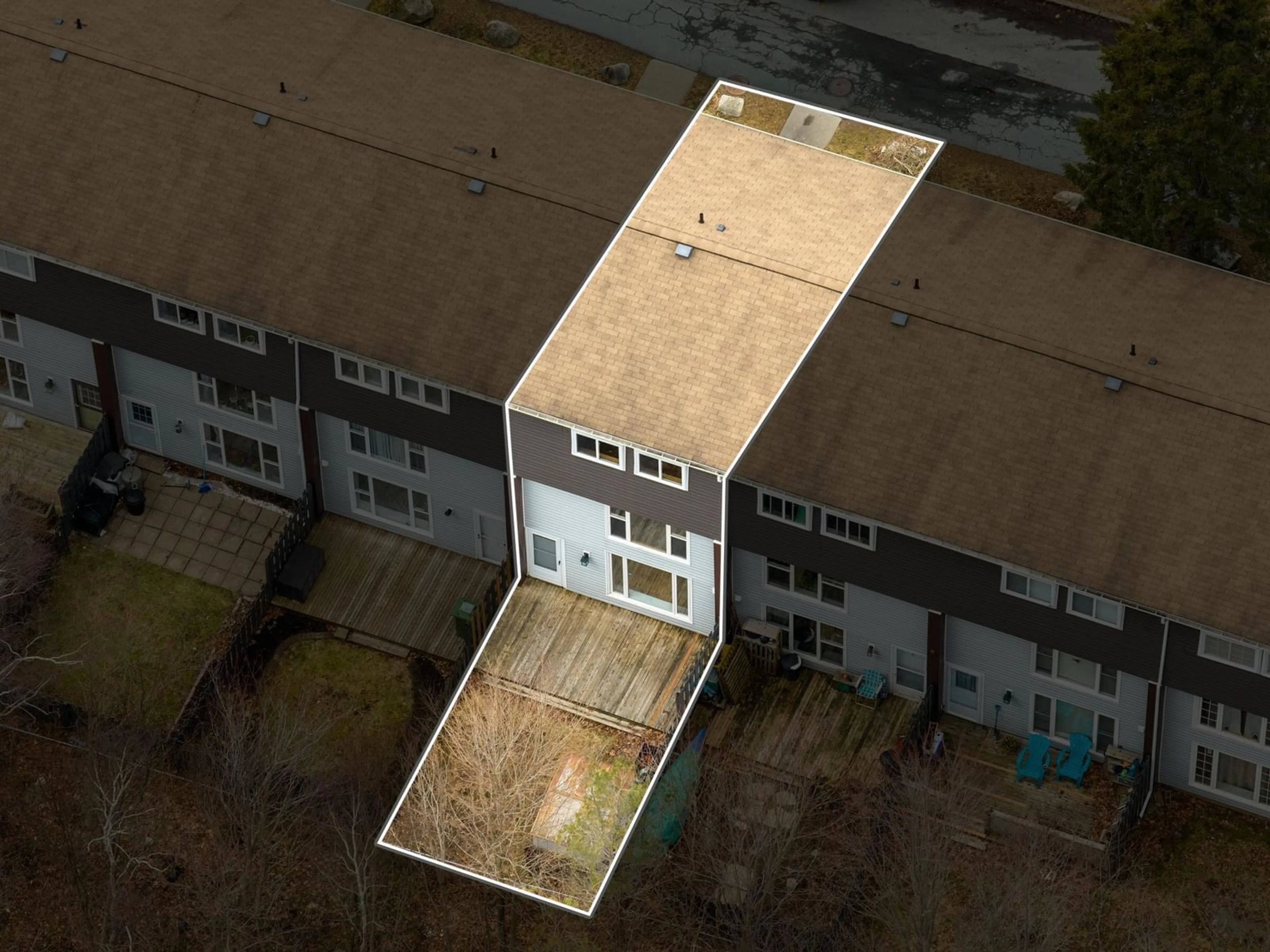 A pic from outside/outdoor area/front of a property/back of a property/a pic from drone, building for 69 Cavendish Rd, Halifax Nova Scotia B3P 2J6