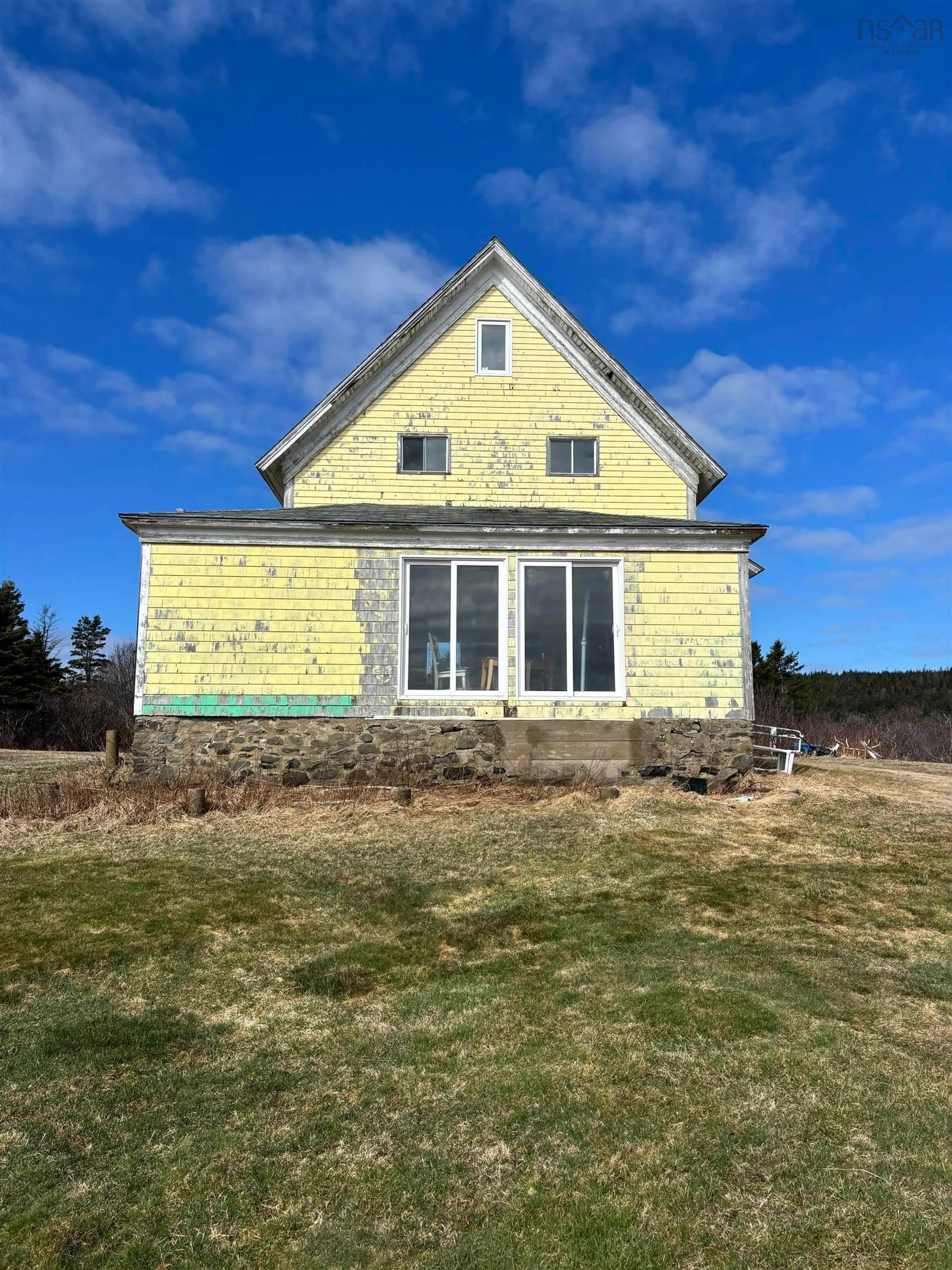 Home with vinyl exterior material, building for 3284 Highway 217, Tiverton Nova Scotia B0V 1G0