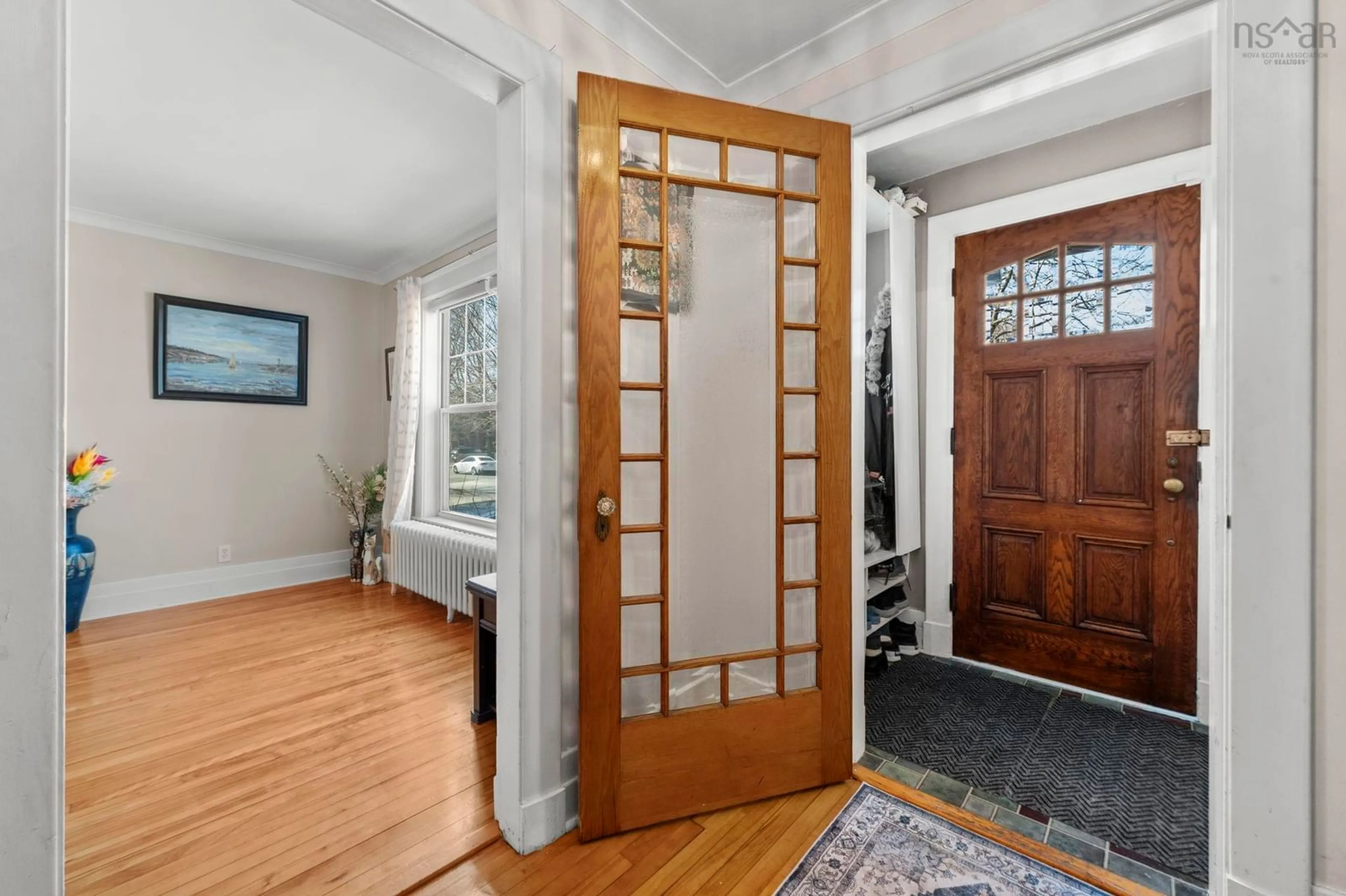 Indoor entryway for 949 Mclean St, Halifax Nova Scotia B3H 2V2