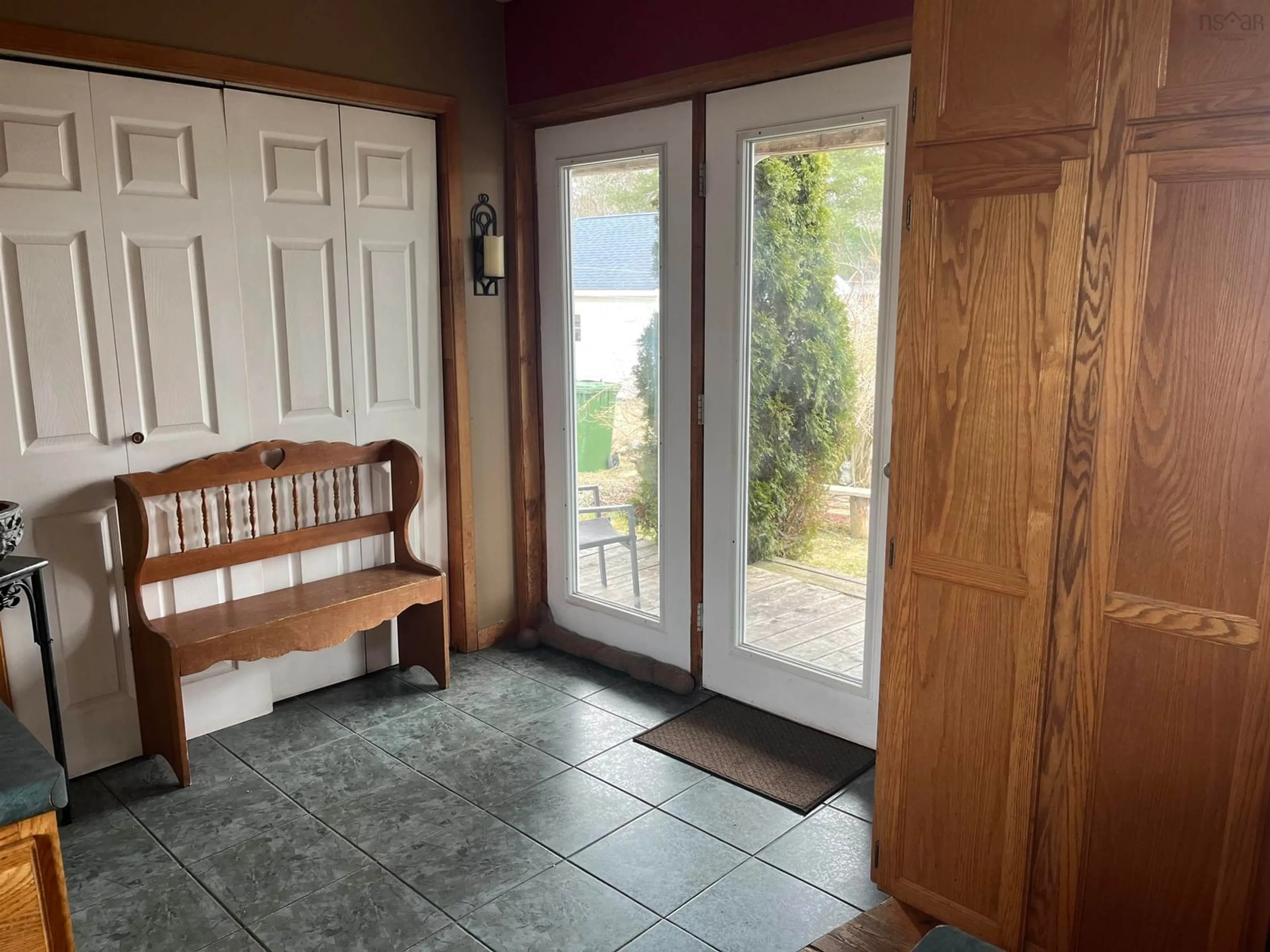 Indoor entryway for 217 Waterloo St, Liverpool Nova Scotia B0T 1K0
