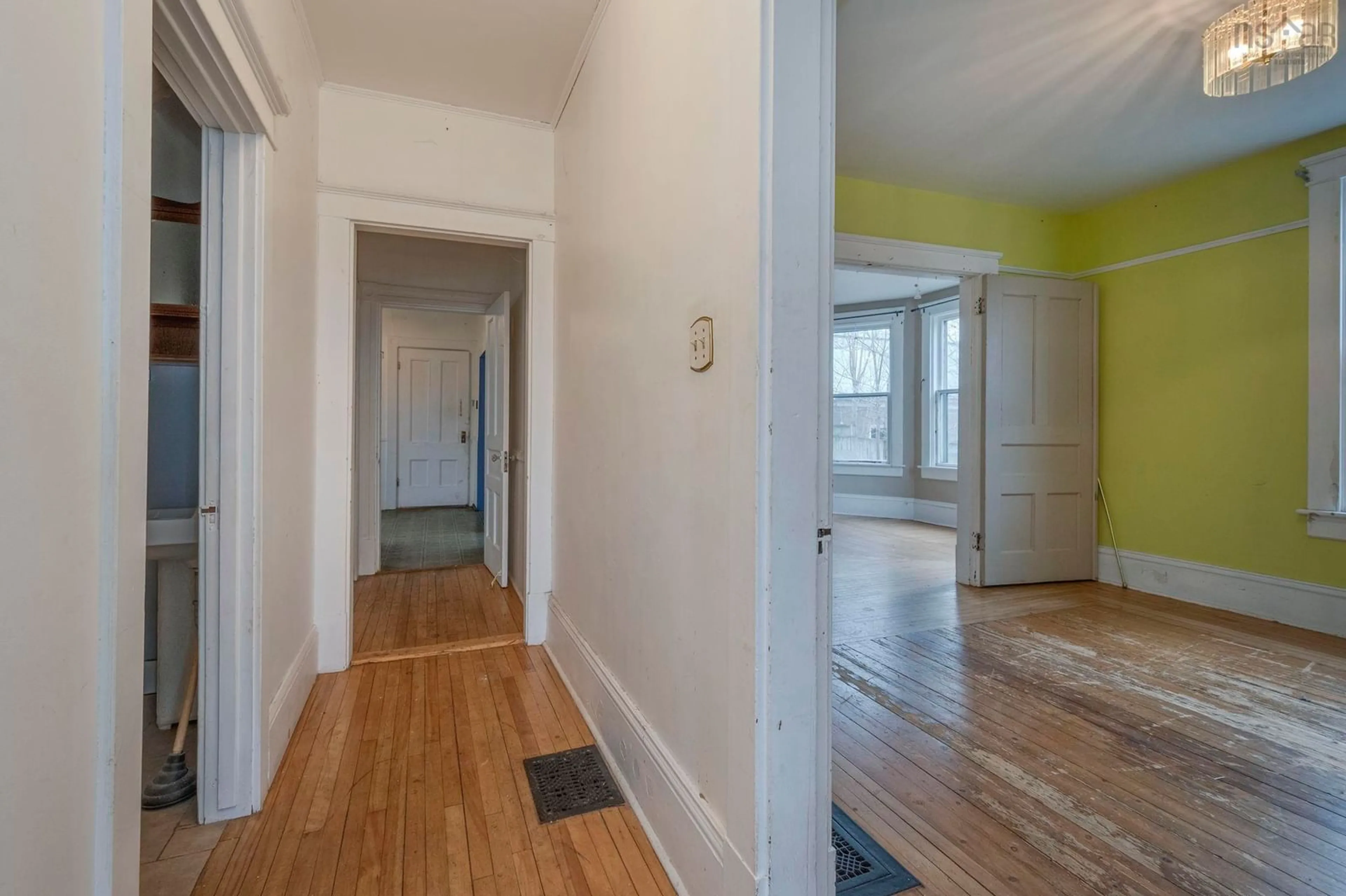 Indoor entryway for 1132 Prince St, Truro Nova Scotia B2N 1J2