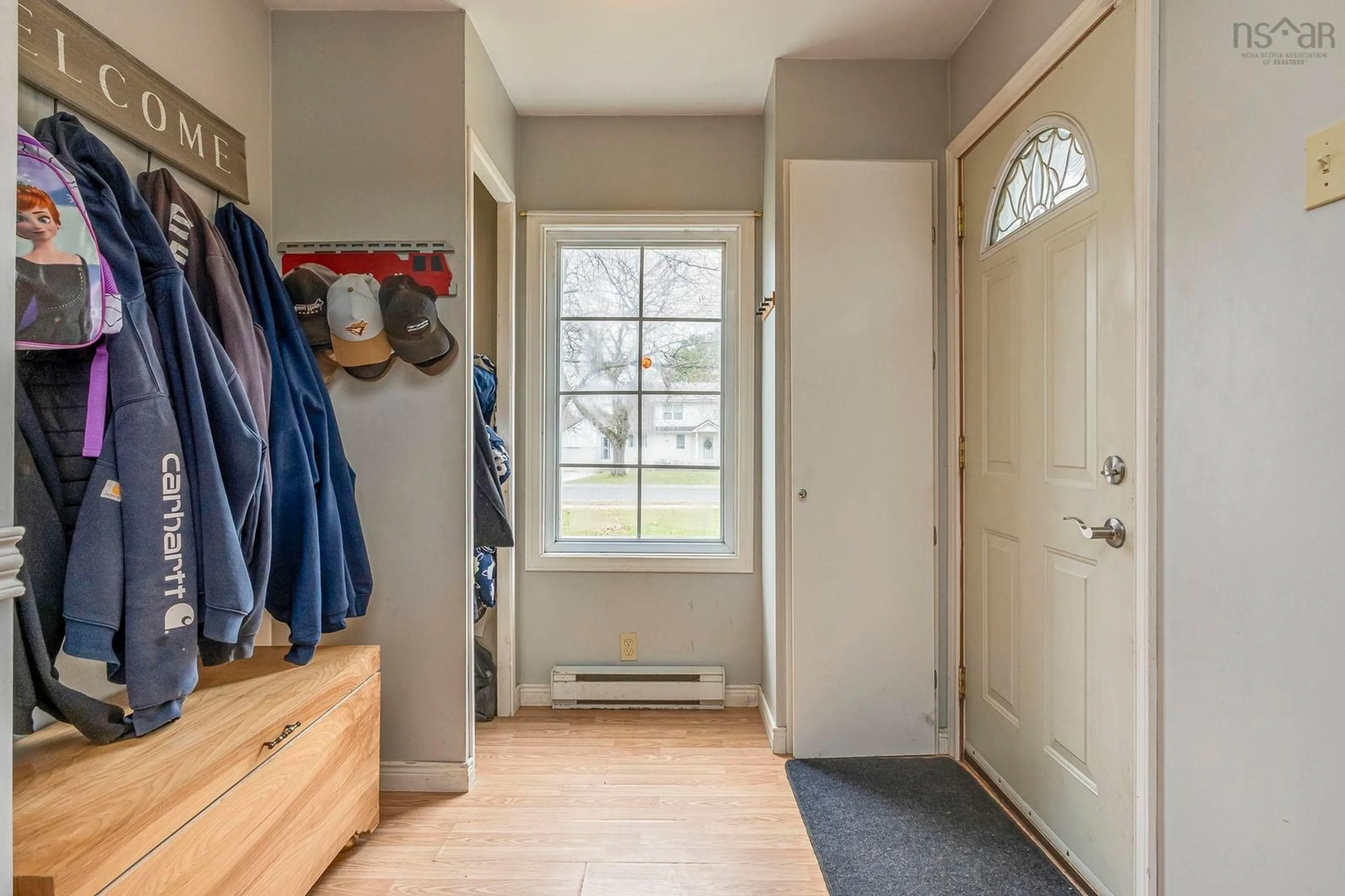 Indoor entryway for 88 Lawrencetown Lane, Lawrencetown Nova Scotia B0S 1M0