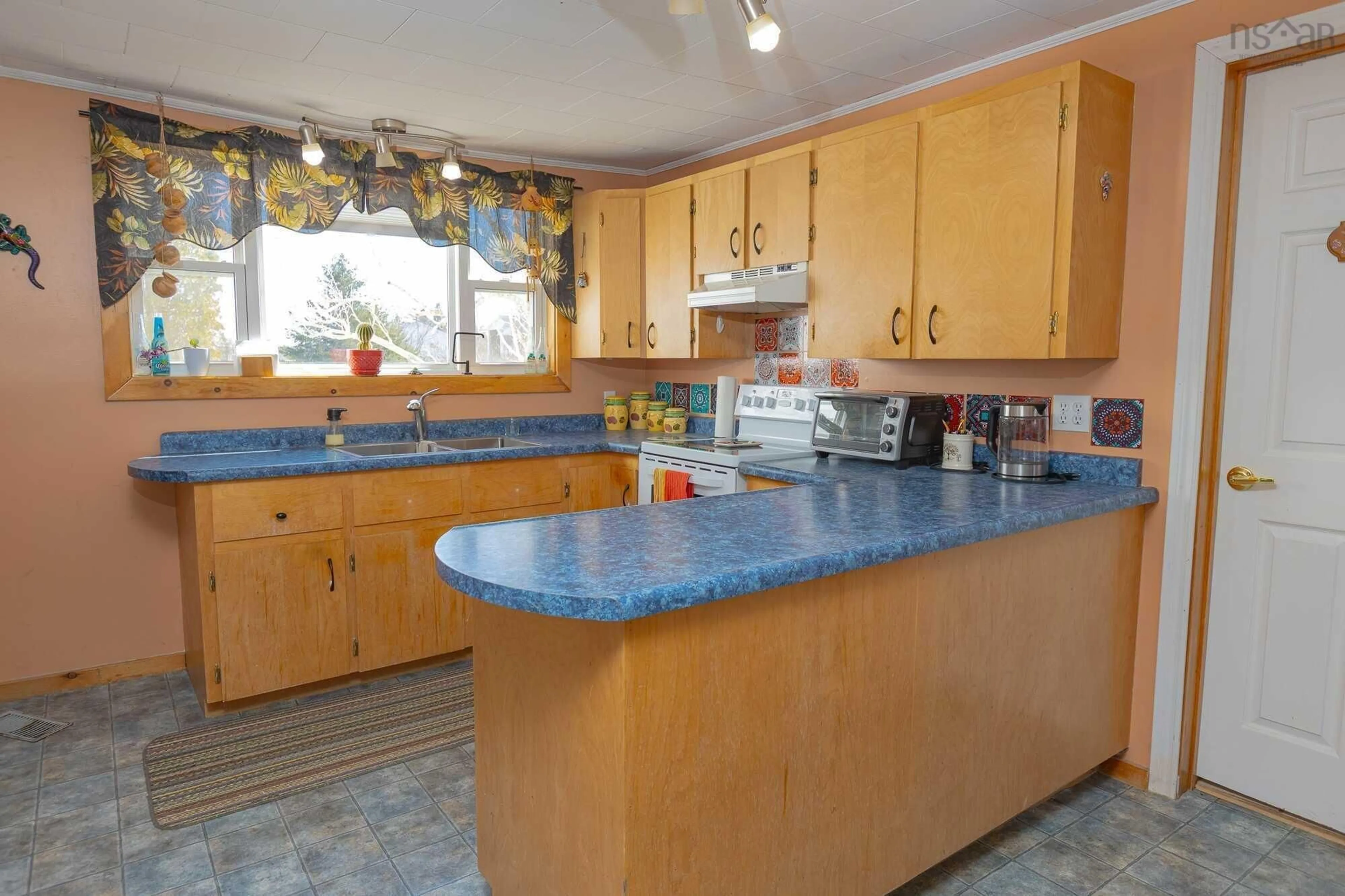 Standard kitchen, ceramic/tile floor for 2164 Ns-340, Deerfield Nova Scotia B5A 5N9