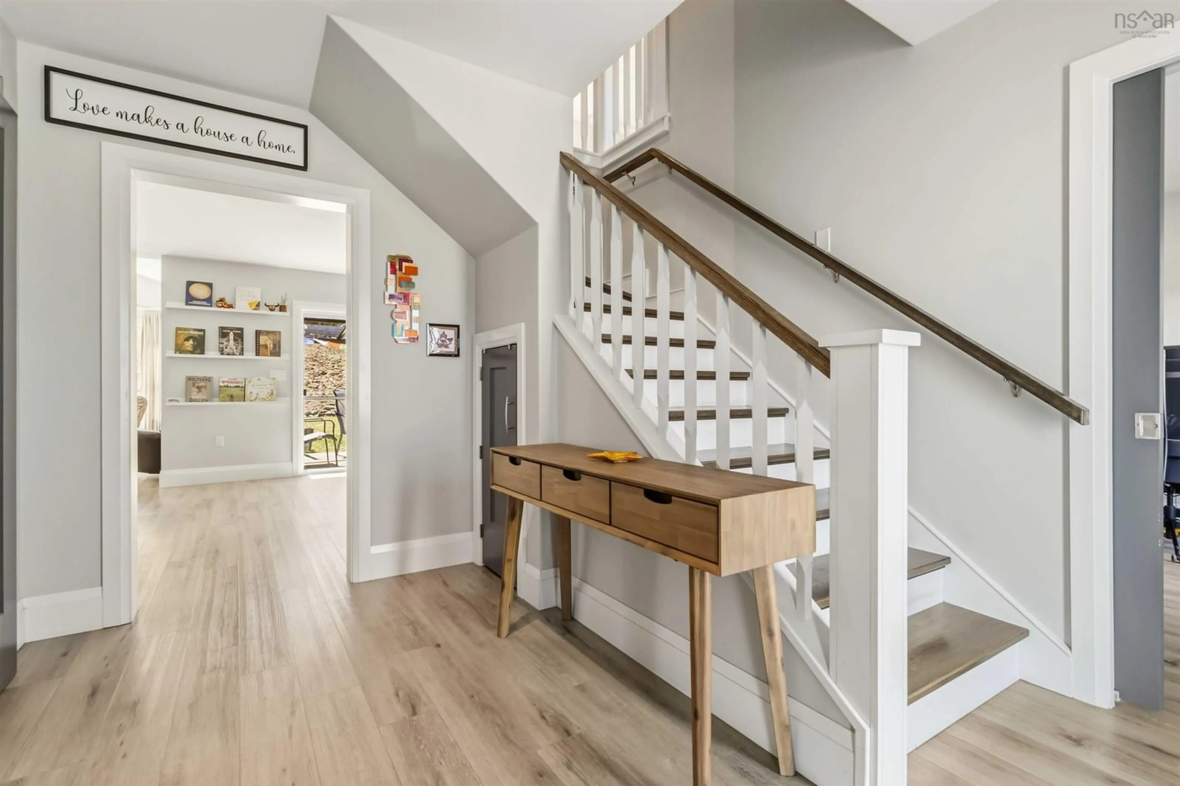 Indoor entryway for 17 Concordia Dr, Conquerall Bank Nova Scotia B4V 9G1