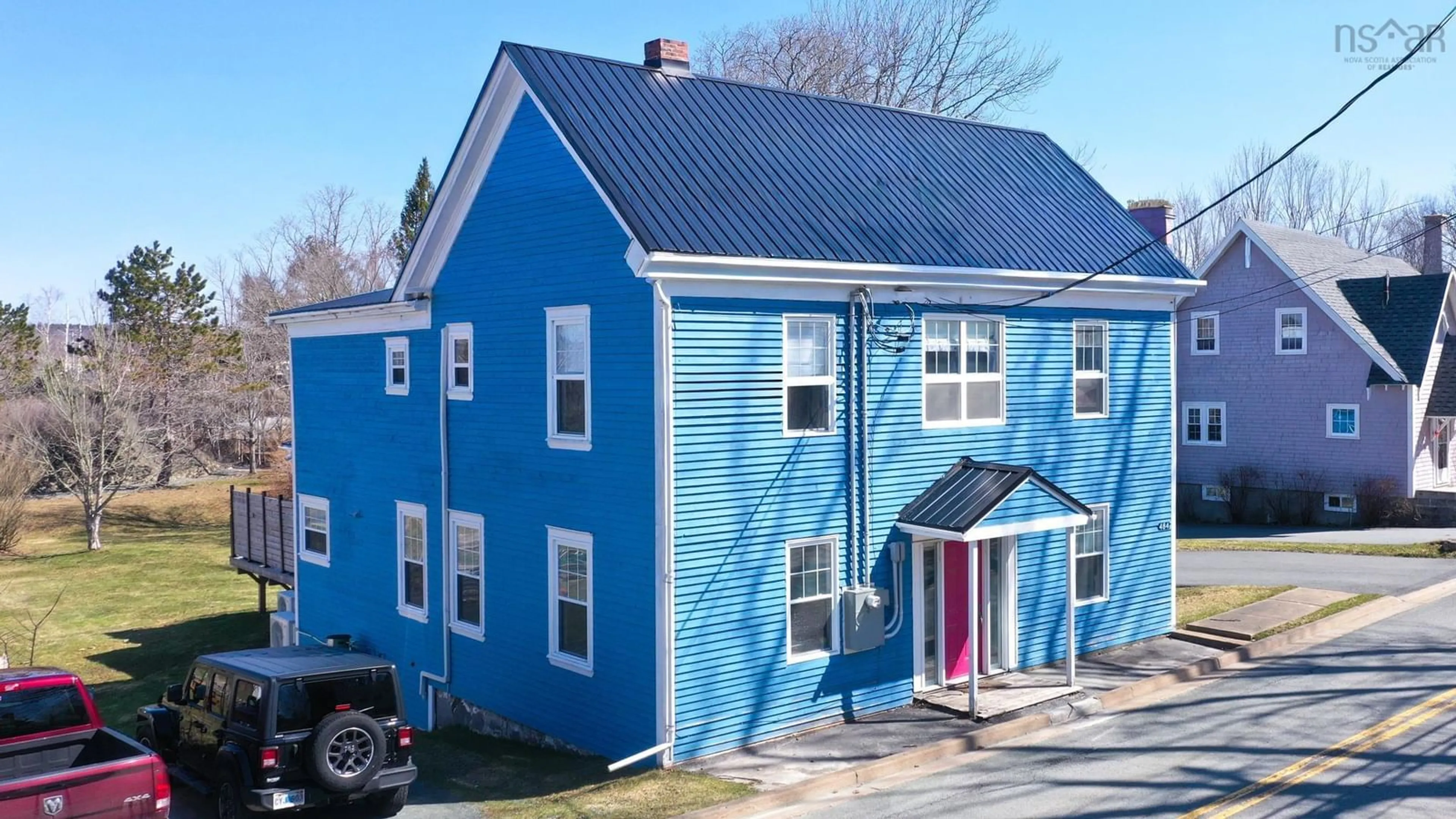 A pic from outside/outdoor area/front of a property/back of a property/a pic from drone, building for 484 Main St, Liverpool Nova Scotia B0T 1K0