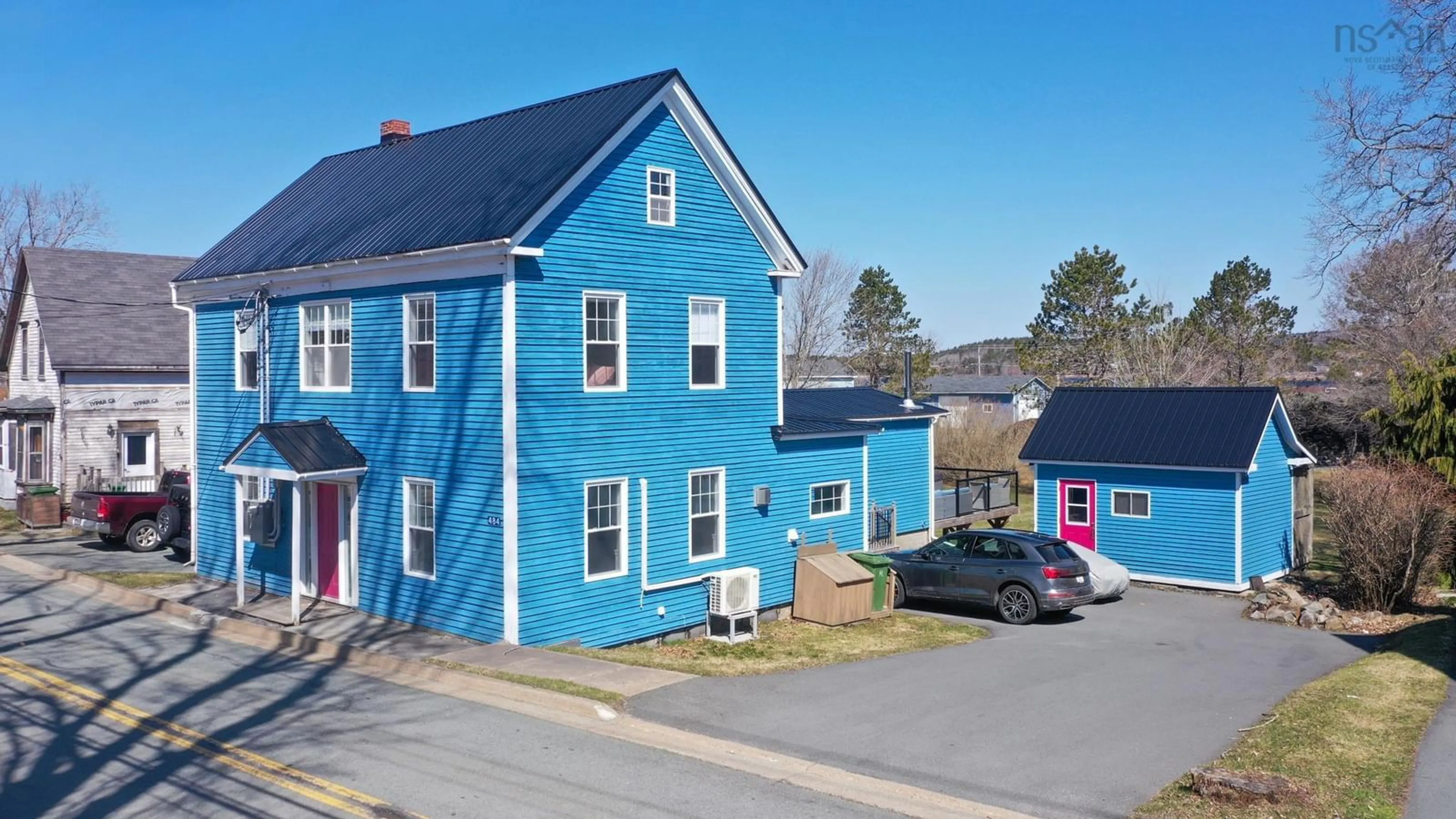 A pic from outside/outdoor area/front of a property/back of a property/a pic from drone, street for 484 Main St, Liverpool Nova Scotia B0T 1K0