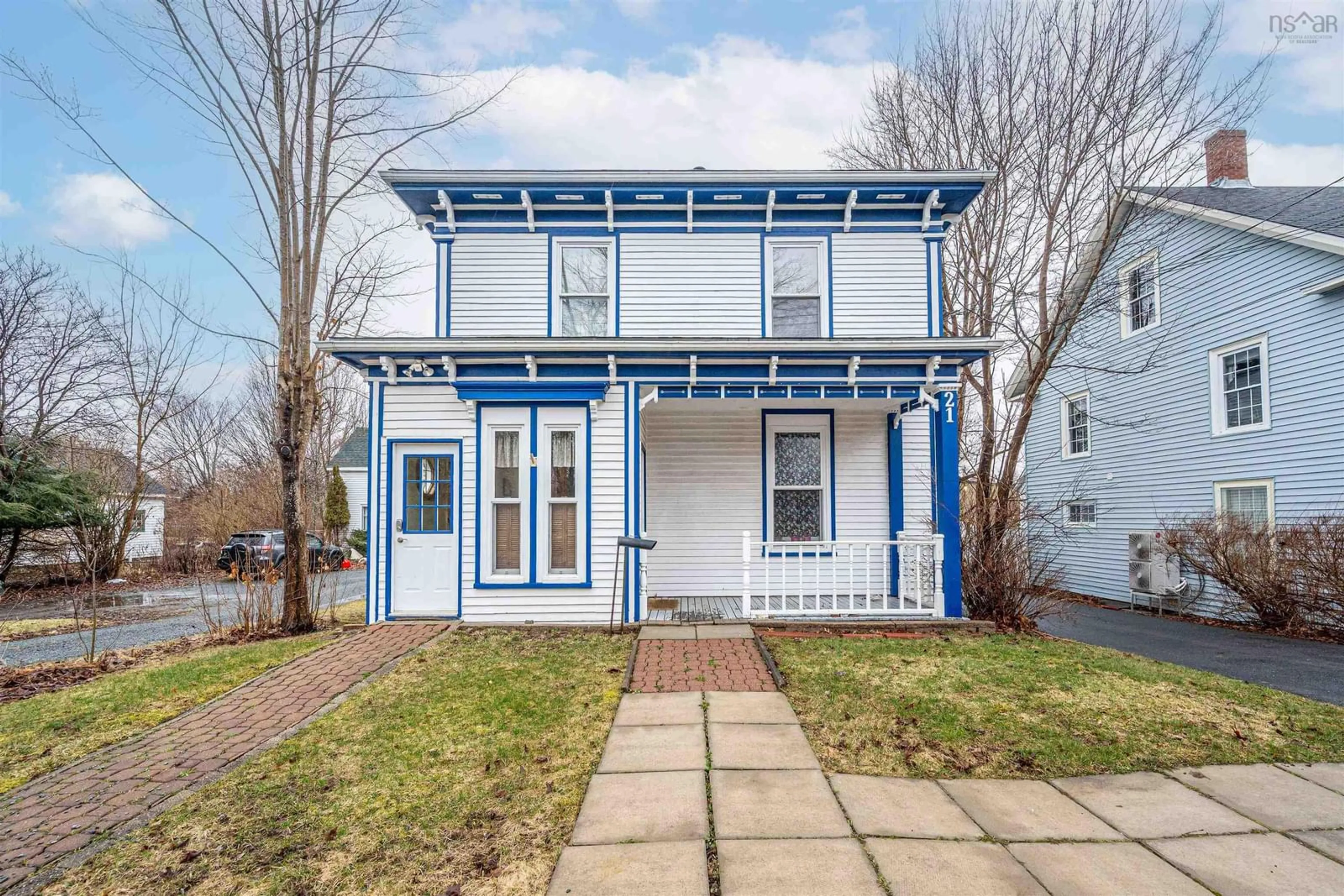 Home with vinyl exterior material, street for 21 William St, Hantsport Nova Scotia B0P 1P0