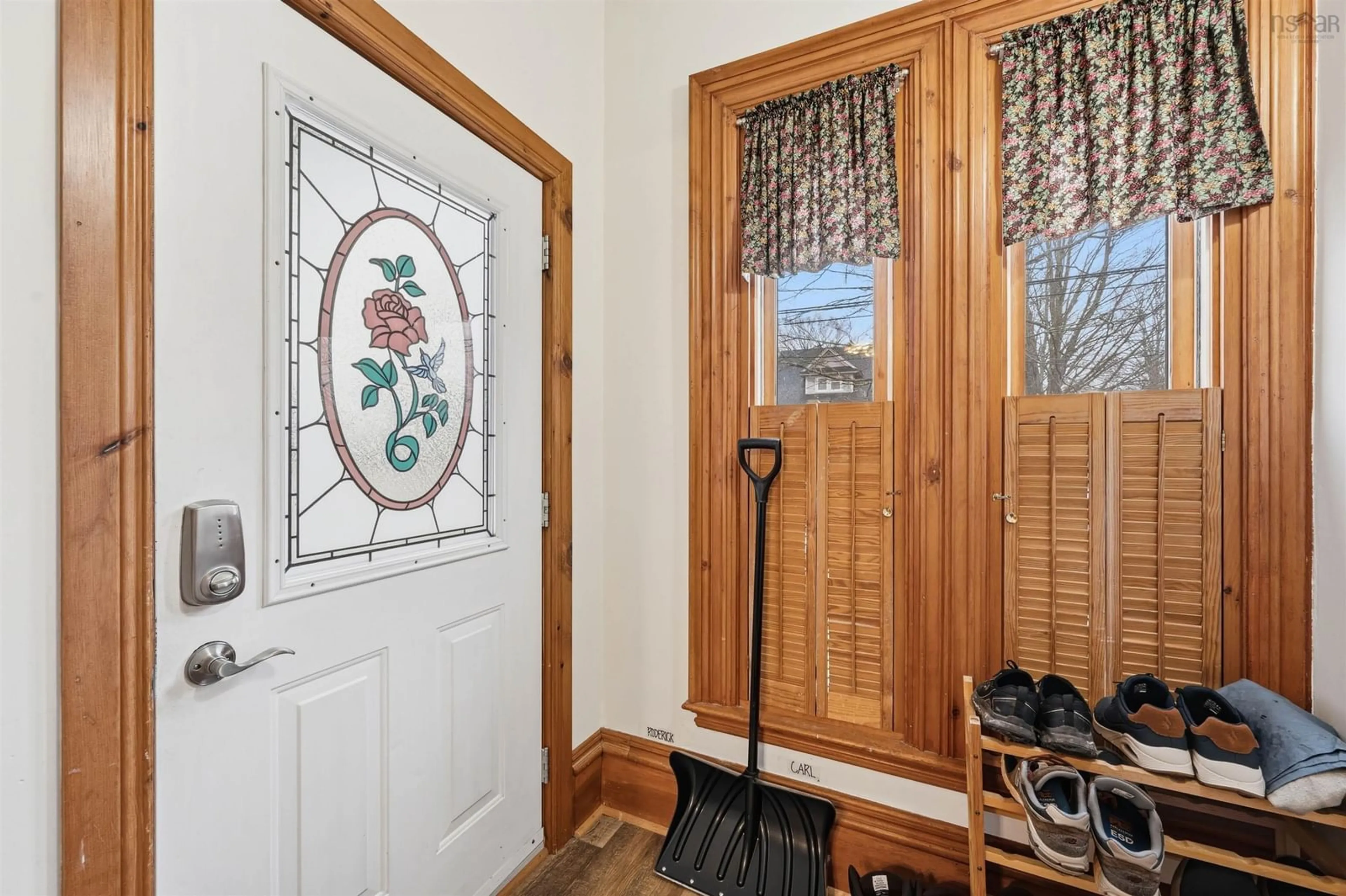 Indoor entryway for 21 William St, Hantsport Nova Scotia B0P 1P0