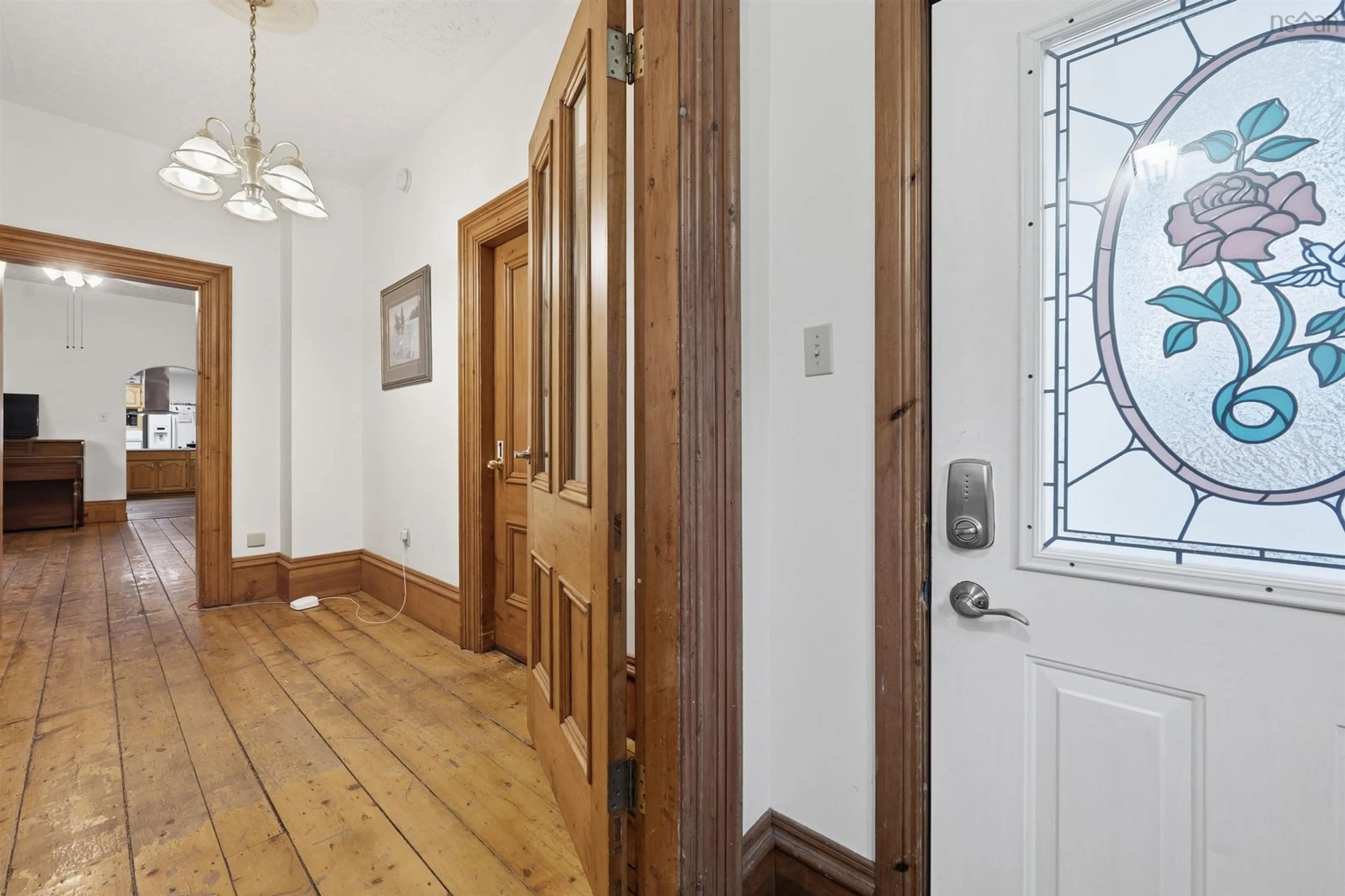 Indoor entryway for 21 William St, Hantsport Nova Scotia B0P 1P0