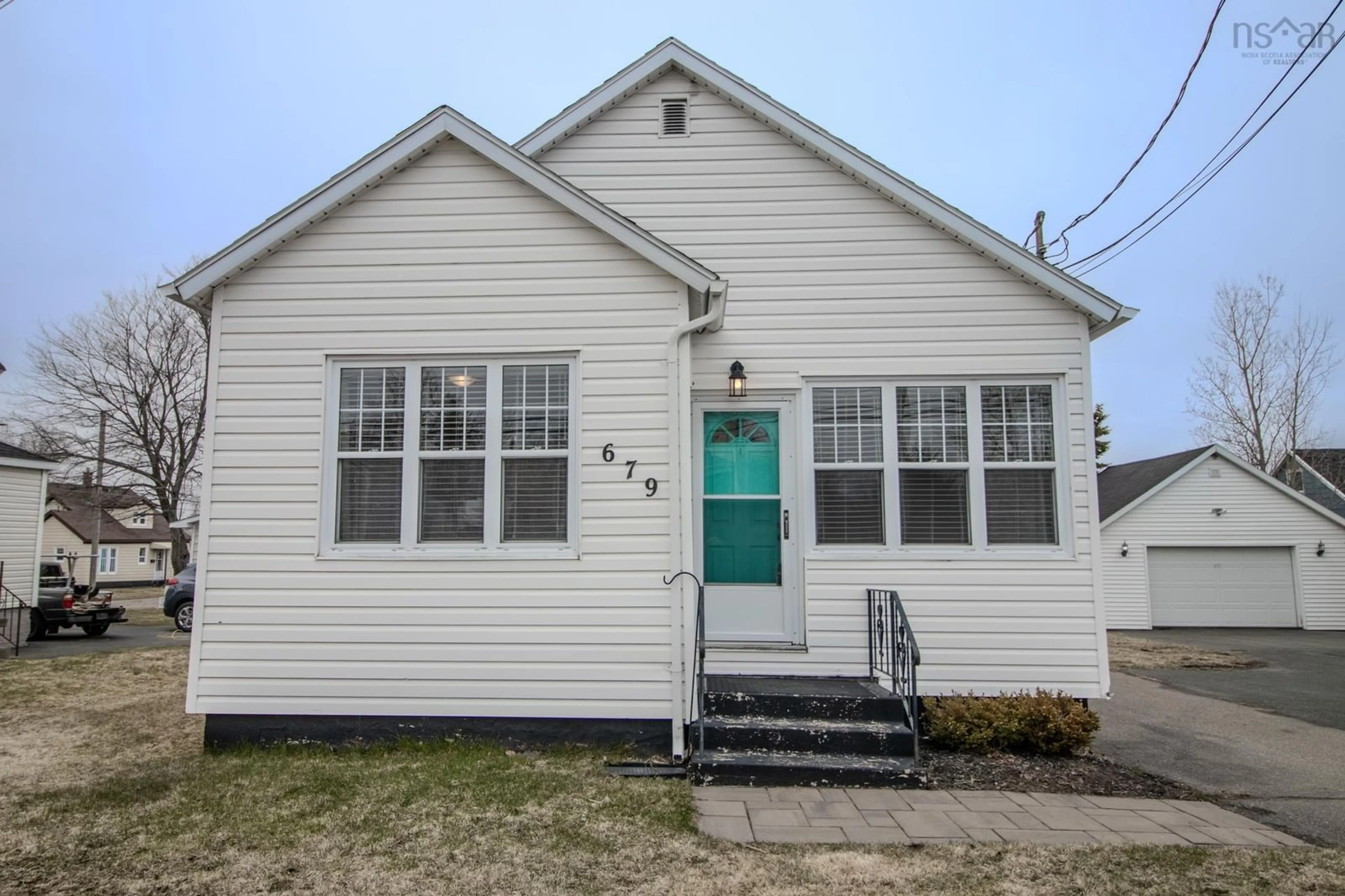 Home with vinyl exterior material, building for 679 Upper Prince Street, Sydney Nova Scotia B1P 5N2