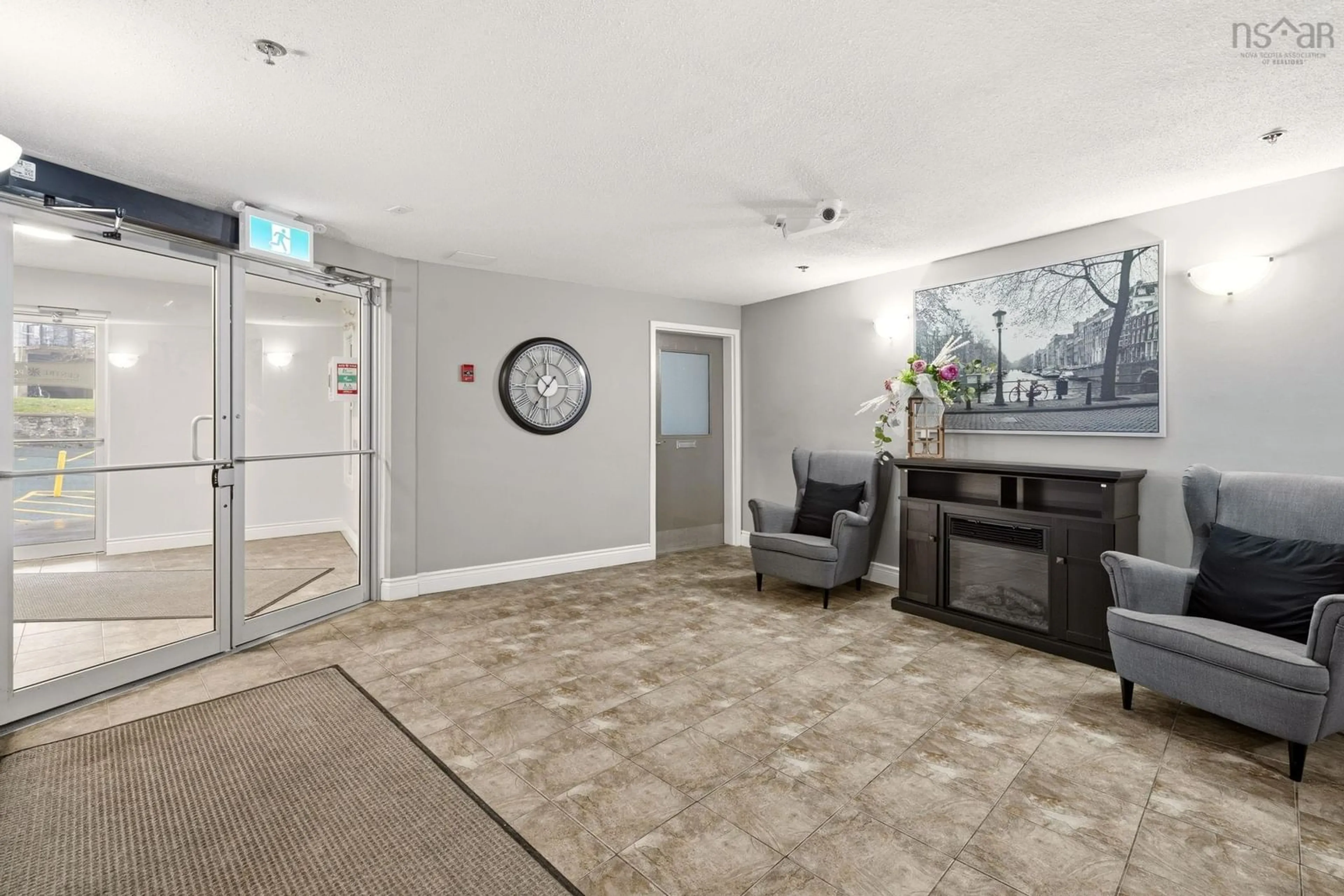 Indoor foyer for 3700 John Parr Dr #512, Halifax Nova Scotia B3K 5V4