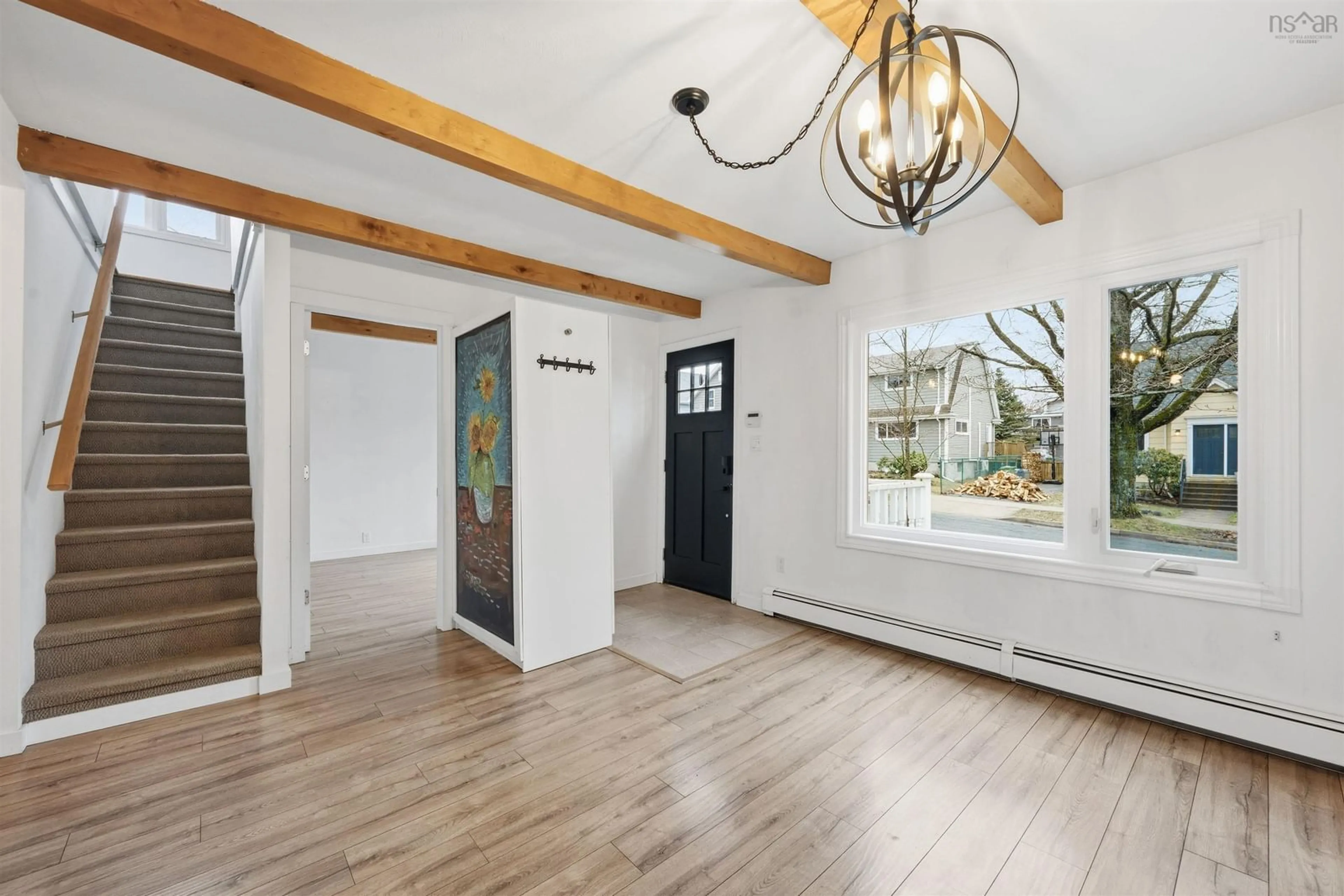 Indoor entryway for 6481 Liverpool St, Halifax Nova Scotia B3L 1Y3