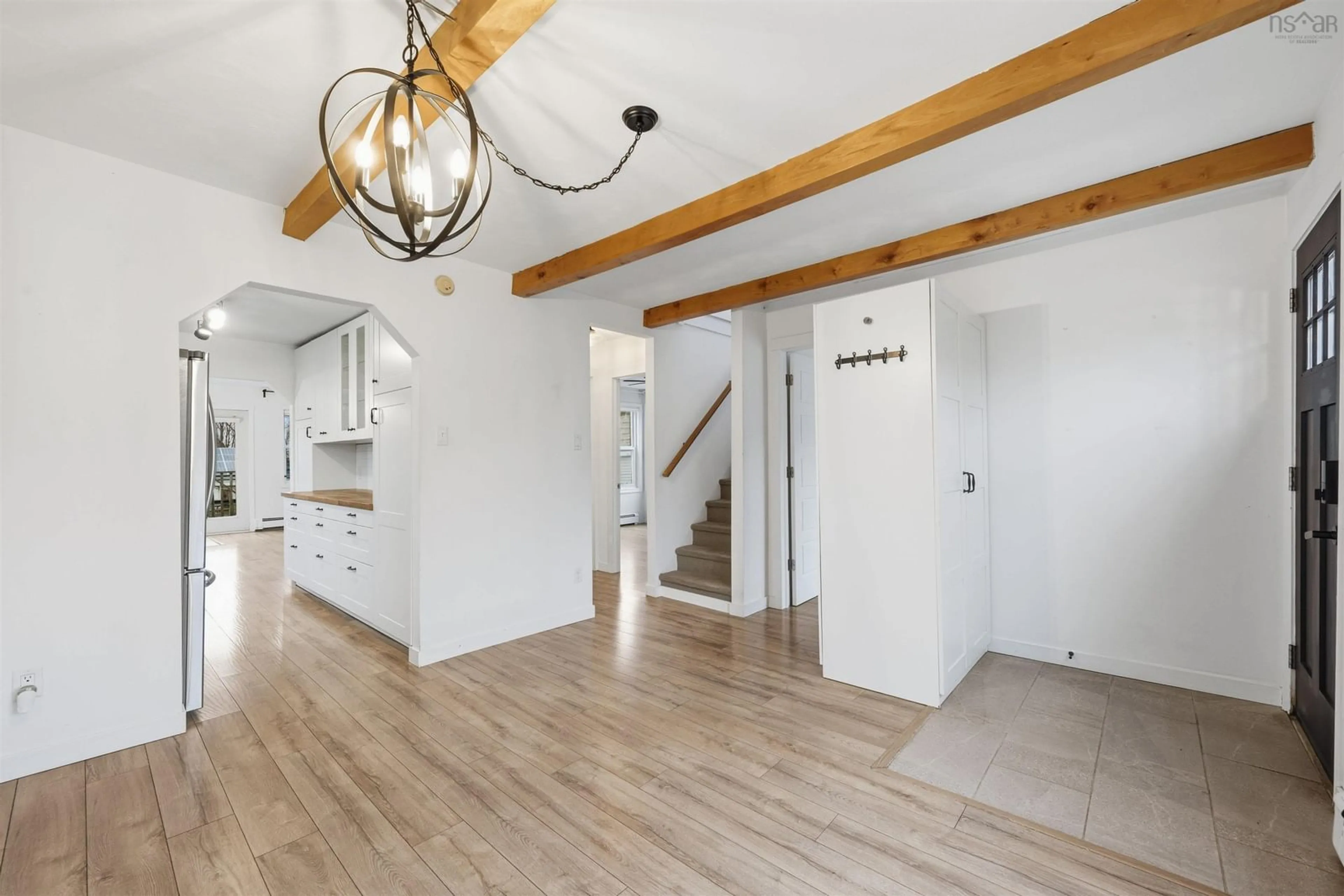 Indoor entryway for 6481 Liverpool St, Halifax Nova Scotia B3L 1Y3