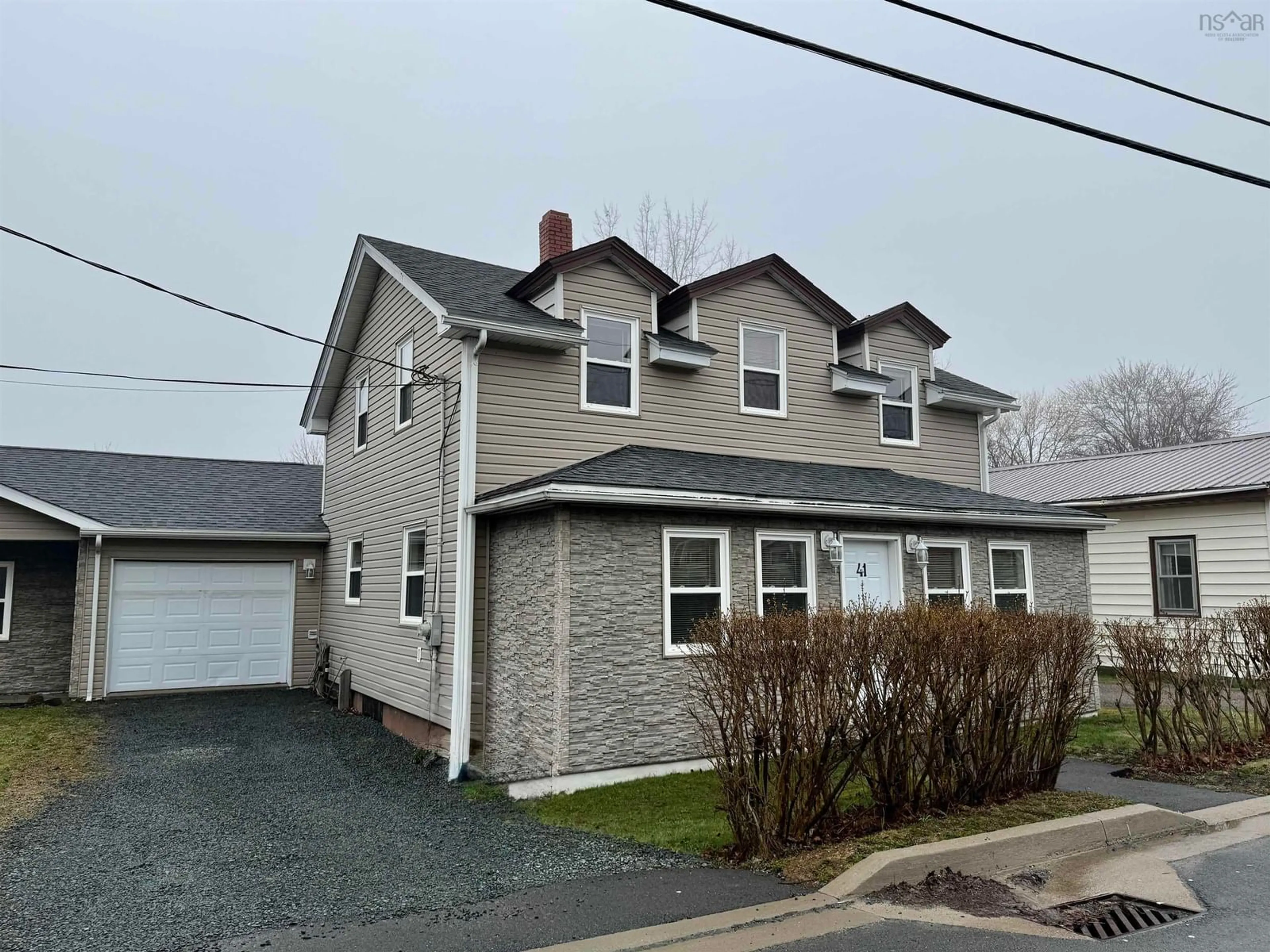 Home with vinyl exterior material, street for 41 Irving St, Dartmouth Nova Scotia B2W 1K1