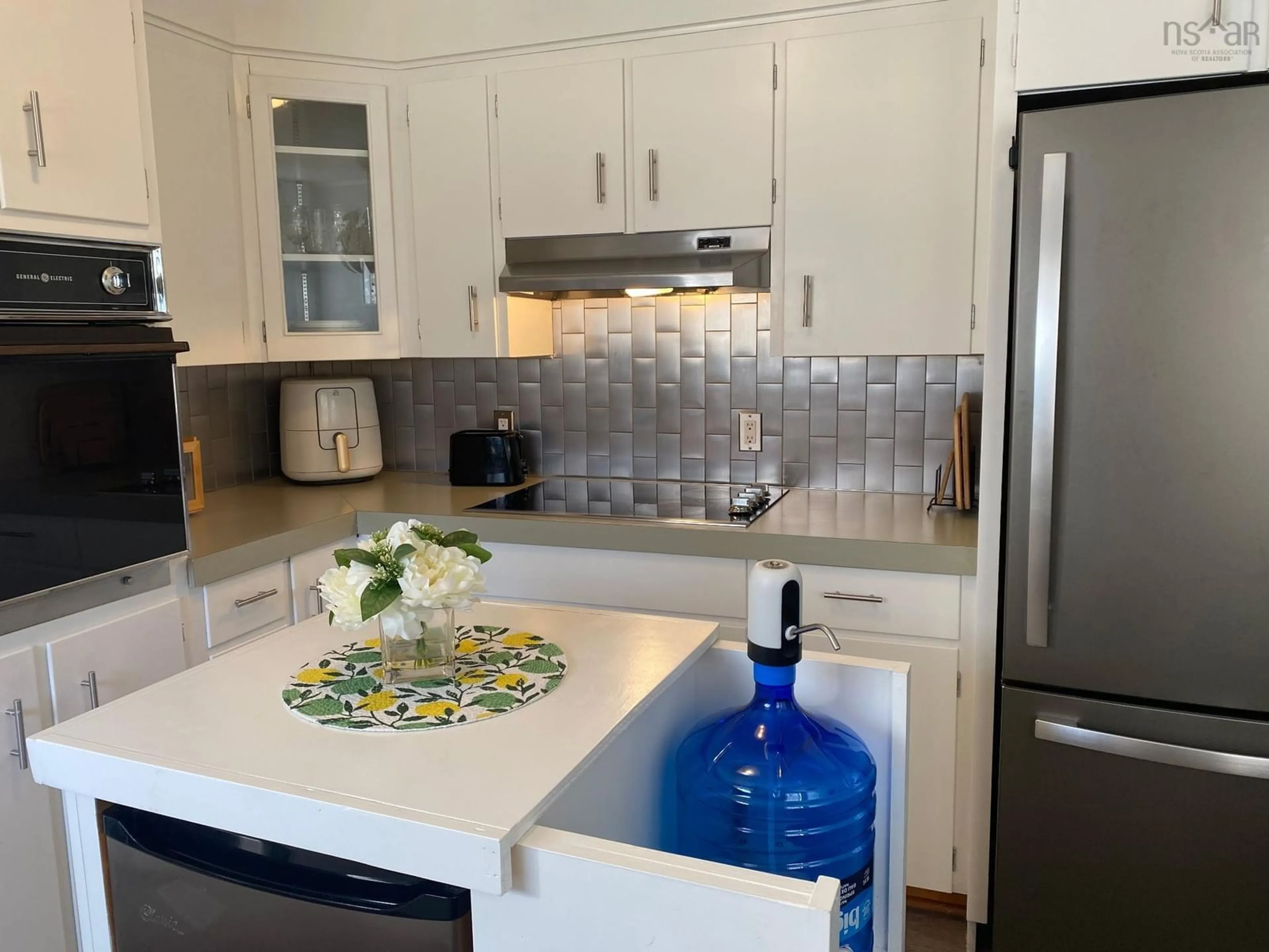 Contemporary kitchen, ceramic/tile floor for 153 Hammond St, Shelburne Nova Scotia B0T 1W0