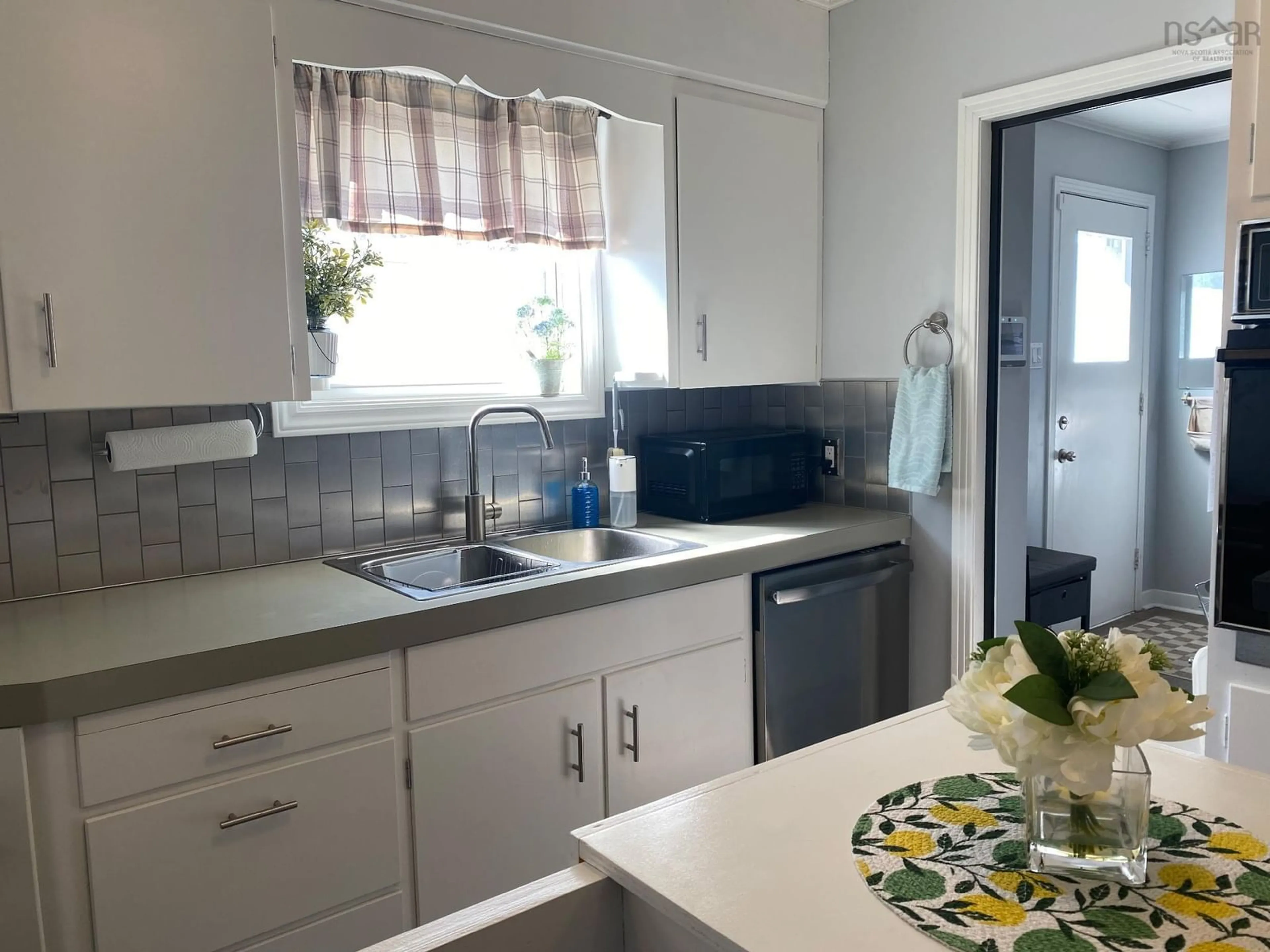 Standard kitchen, ceramic/tile floor for 153 Hammond St, Shelburne Nova Scotia B0T 1W0