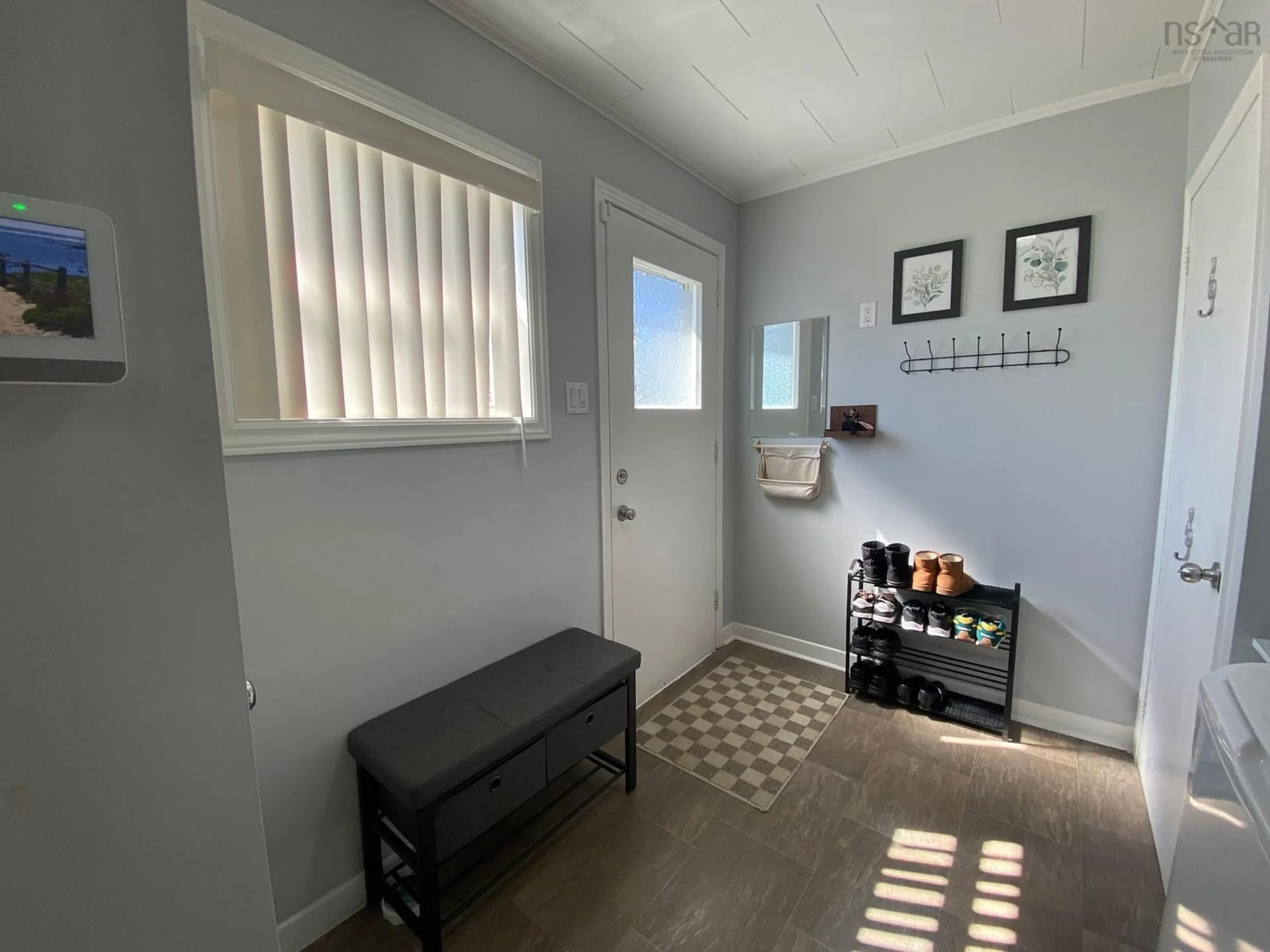 Indoor entryway for 153 Hammond St, Shelburne Nova Scotia B0T 1W0