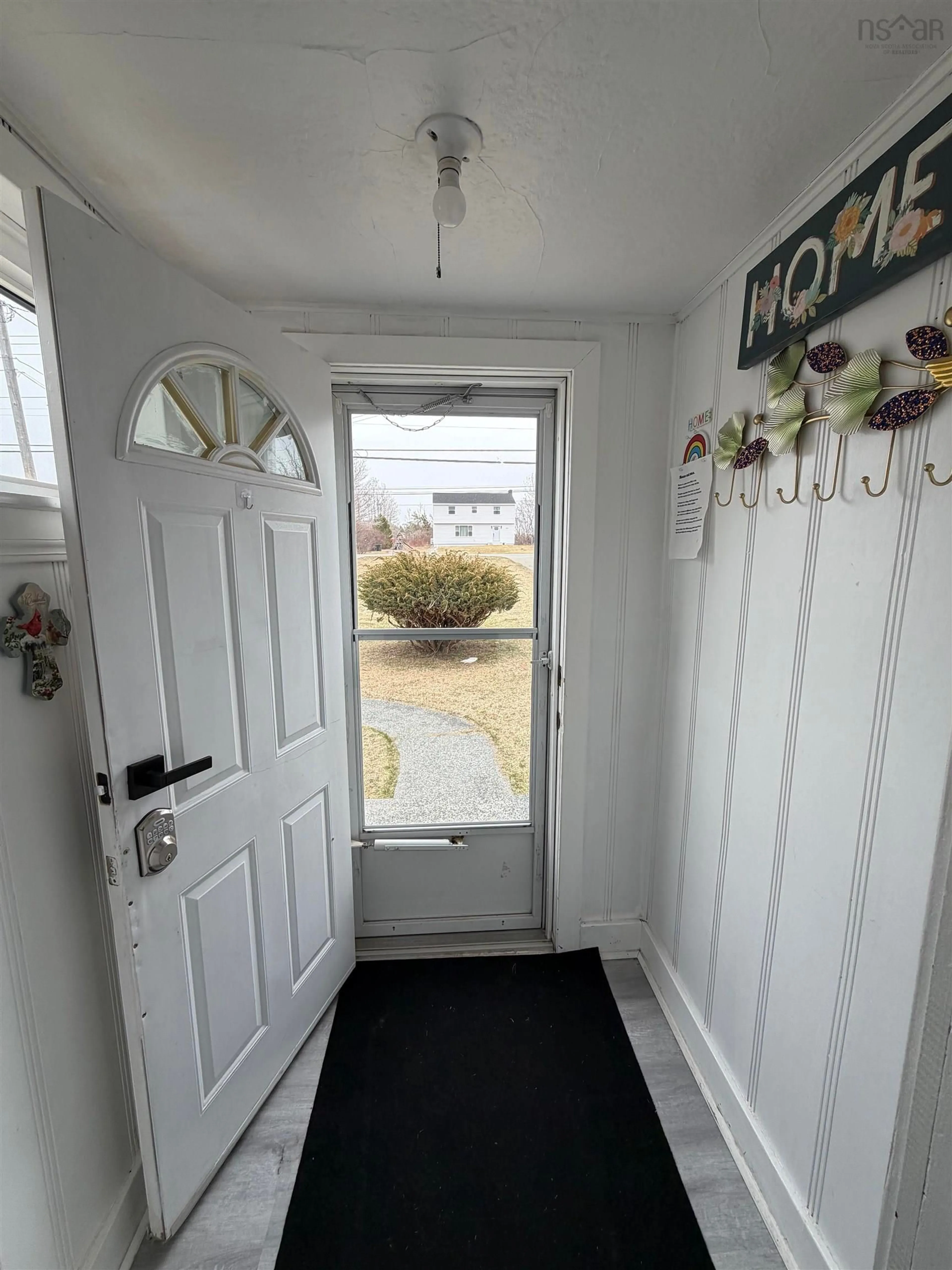 Indoor entryway for 1934 Kings Rd, Howie Centre Nova Scotia B1L 1C6