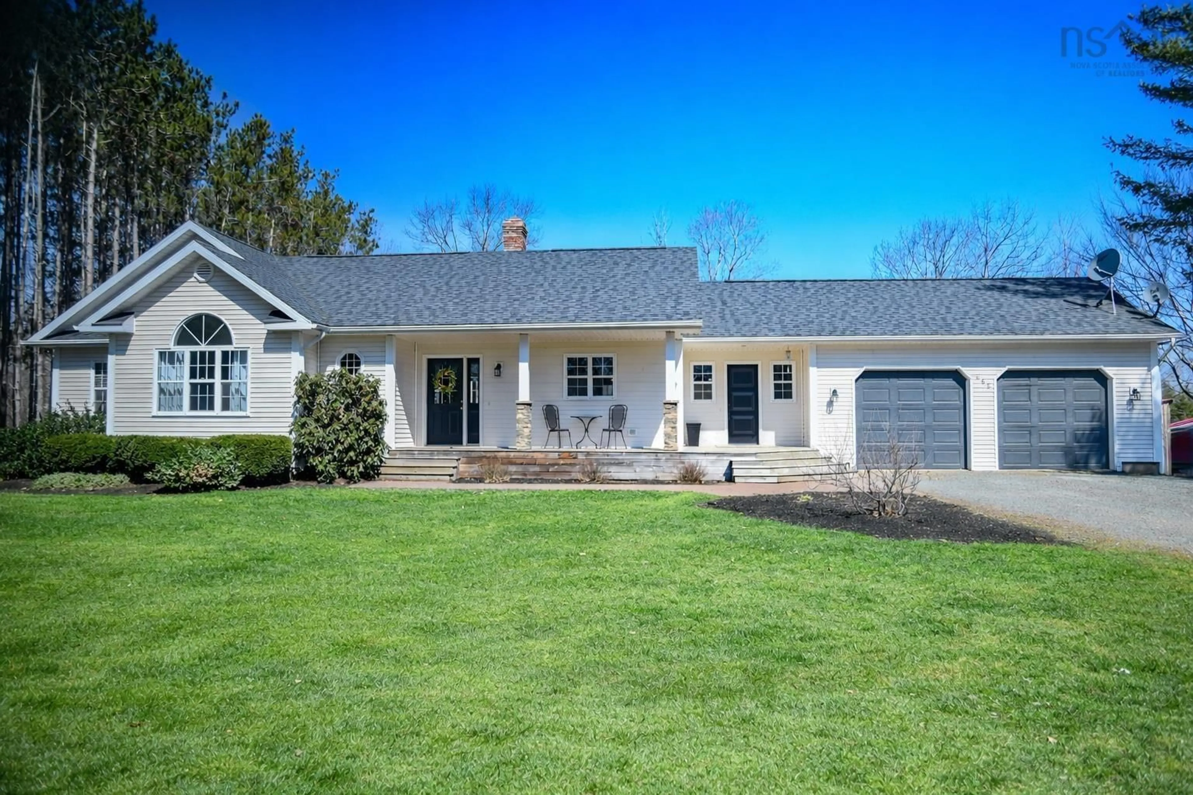 Home with vinyl exterior material, unknown for 665 Maple Street, East Berwick Nova Scotia B0P 1E0
