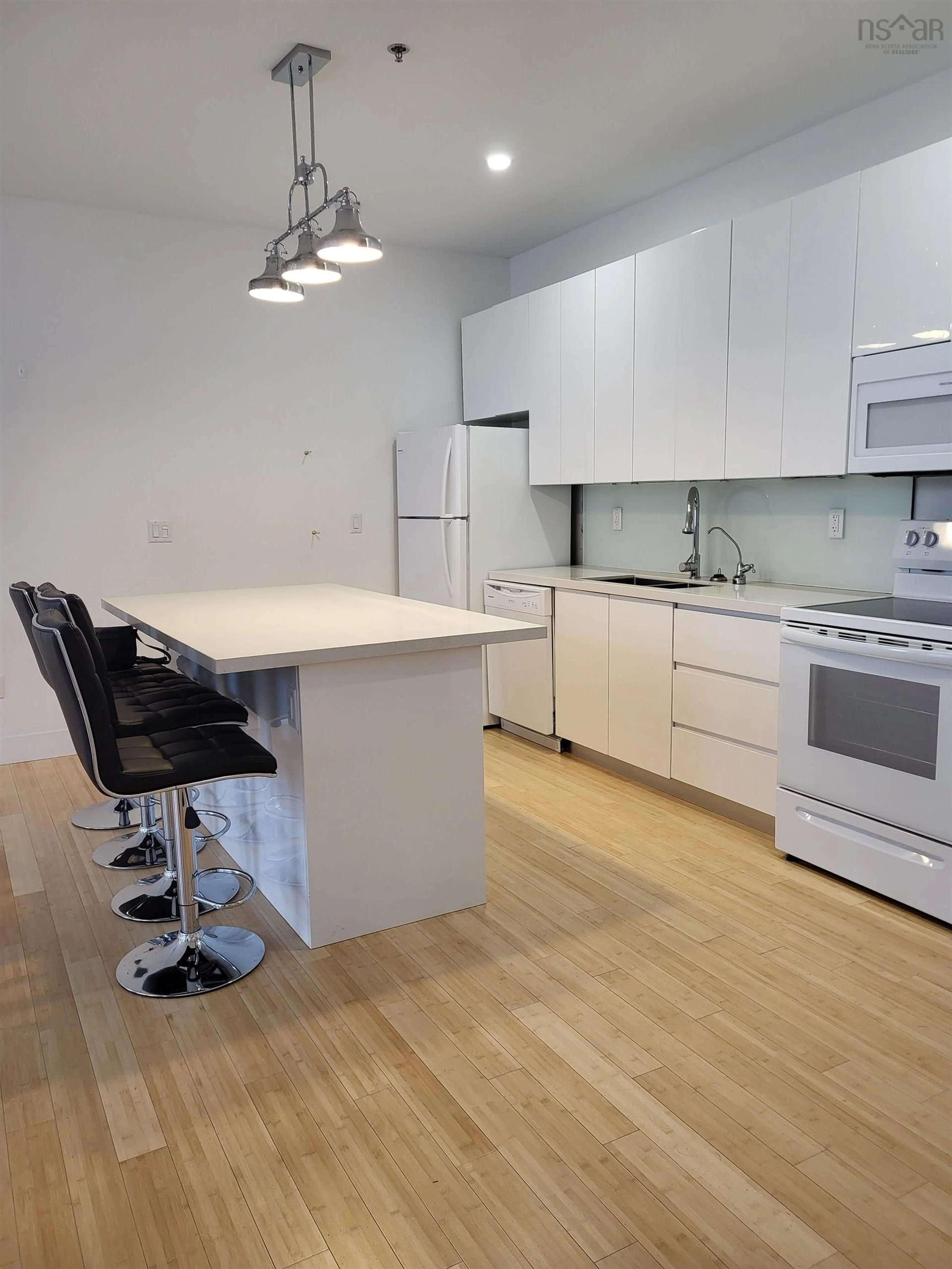 Standard kitchen, wood/laminate floor for 151 Ritchie St #211, Annapolis Royal Nova Scotia B0S 1A0