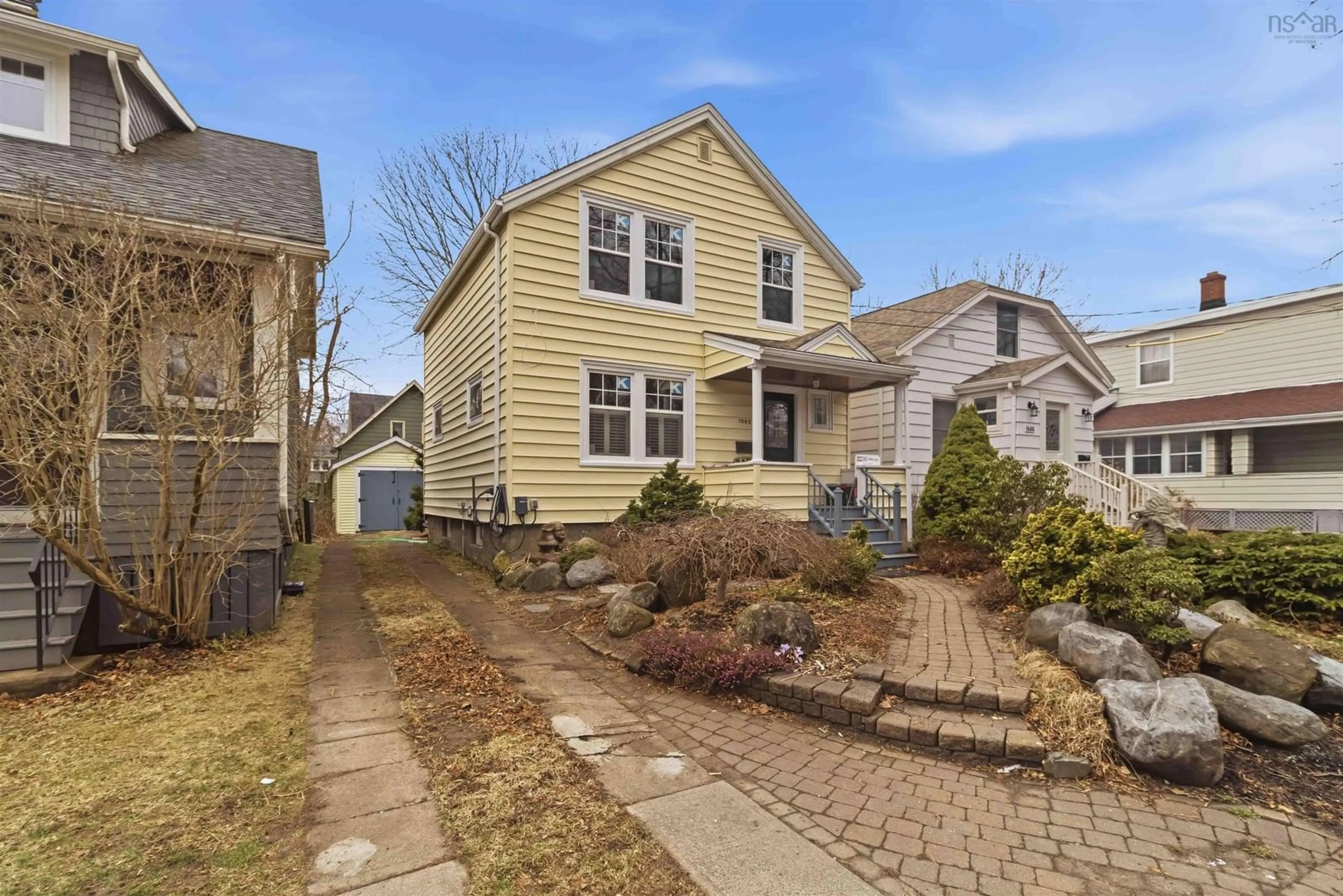 A pic from outside/outdoor area/front of a property/back of a property/a pic from drone, street for 1662 Walnut Street, Halifax Nova Scotia B3H 1M2