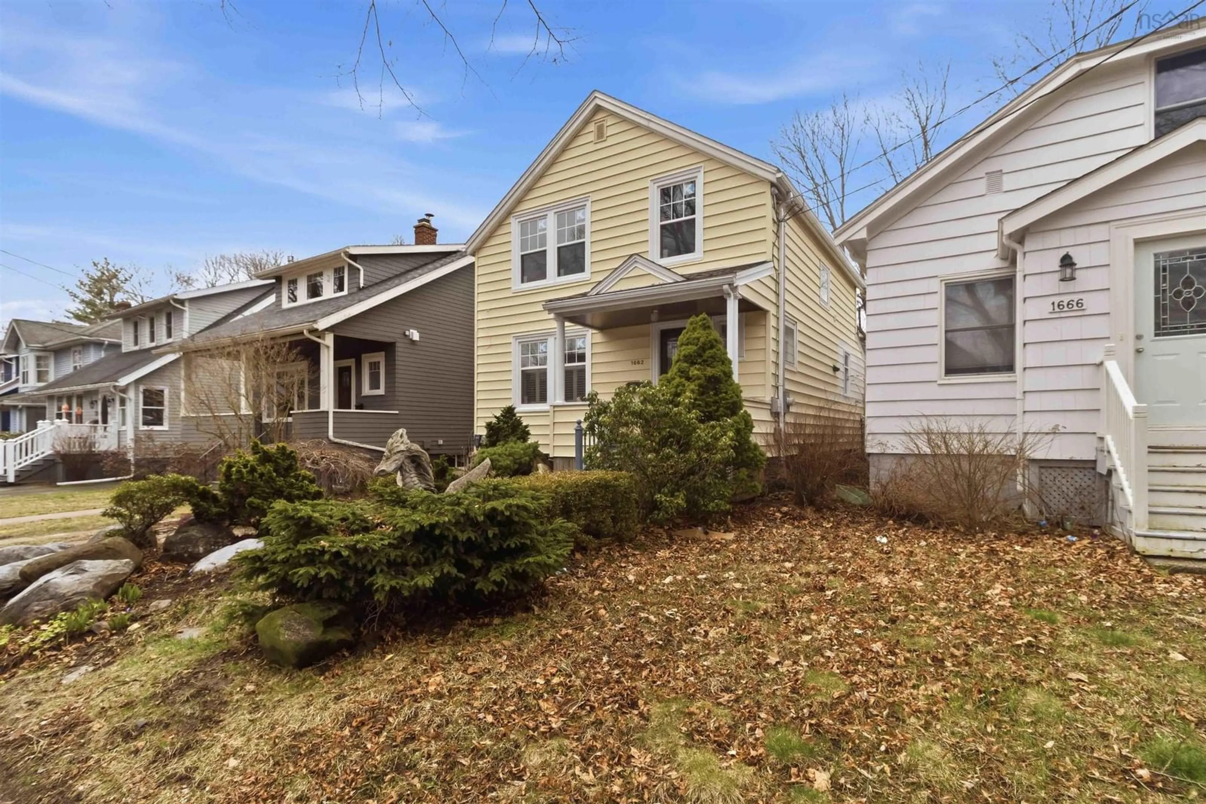 Home with vinyl exterior material, street for 1662 Walnut Street, Halifax Nova Scotia B3H 1M2