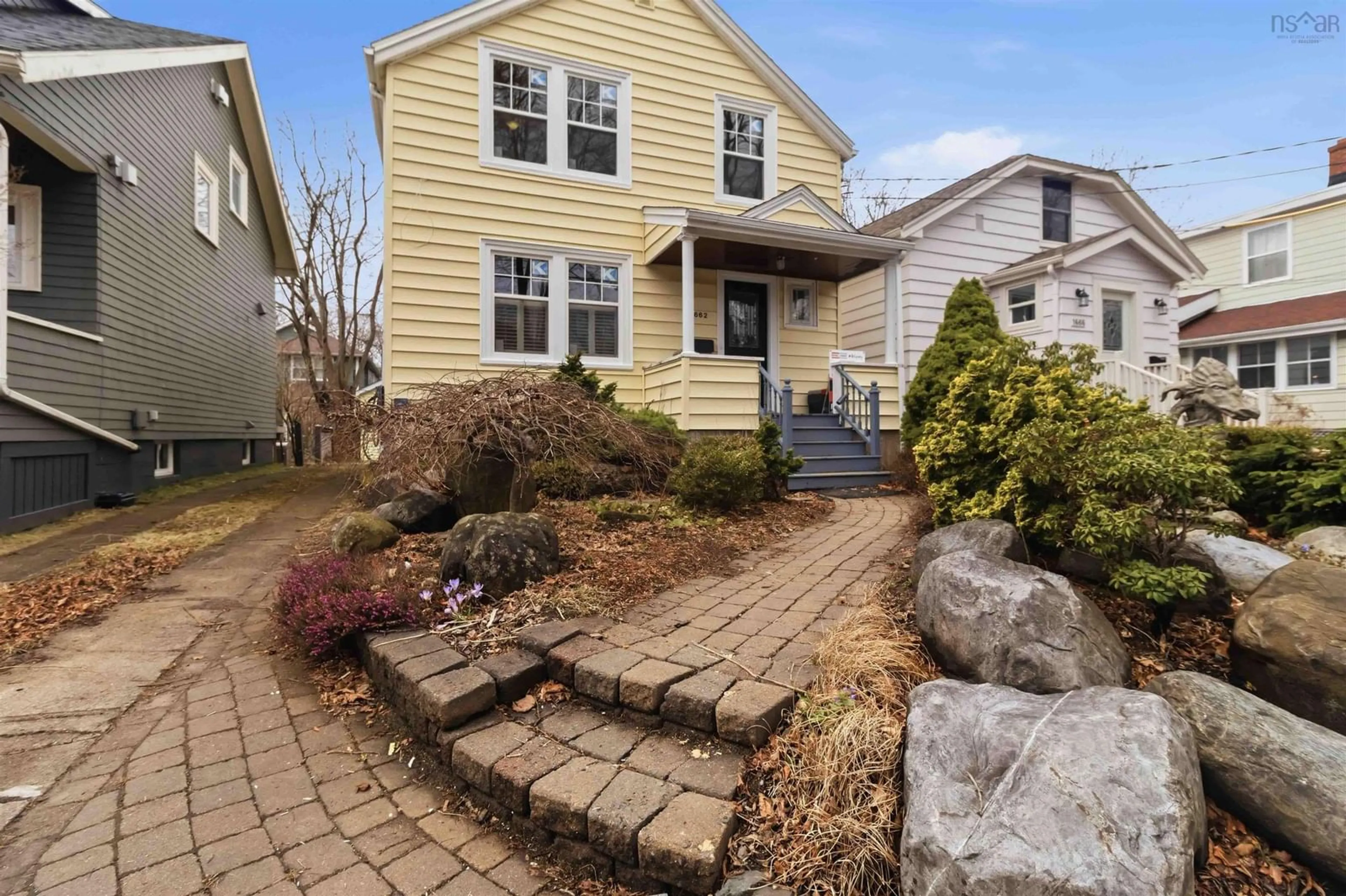 Home with vinyl exterior material, street for 1662 Walnut Street, Halifax Nova Scotia B3H 1M2