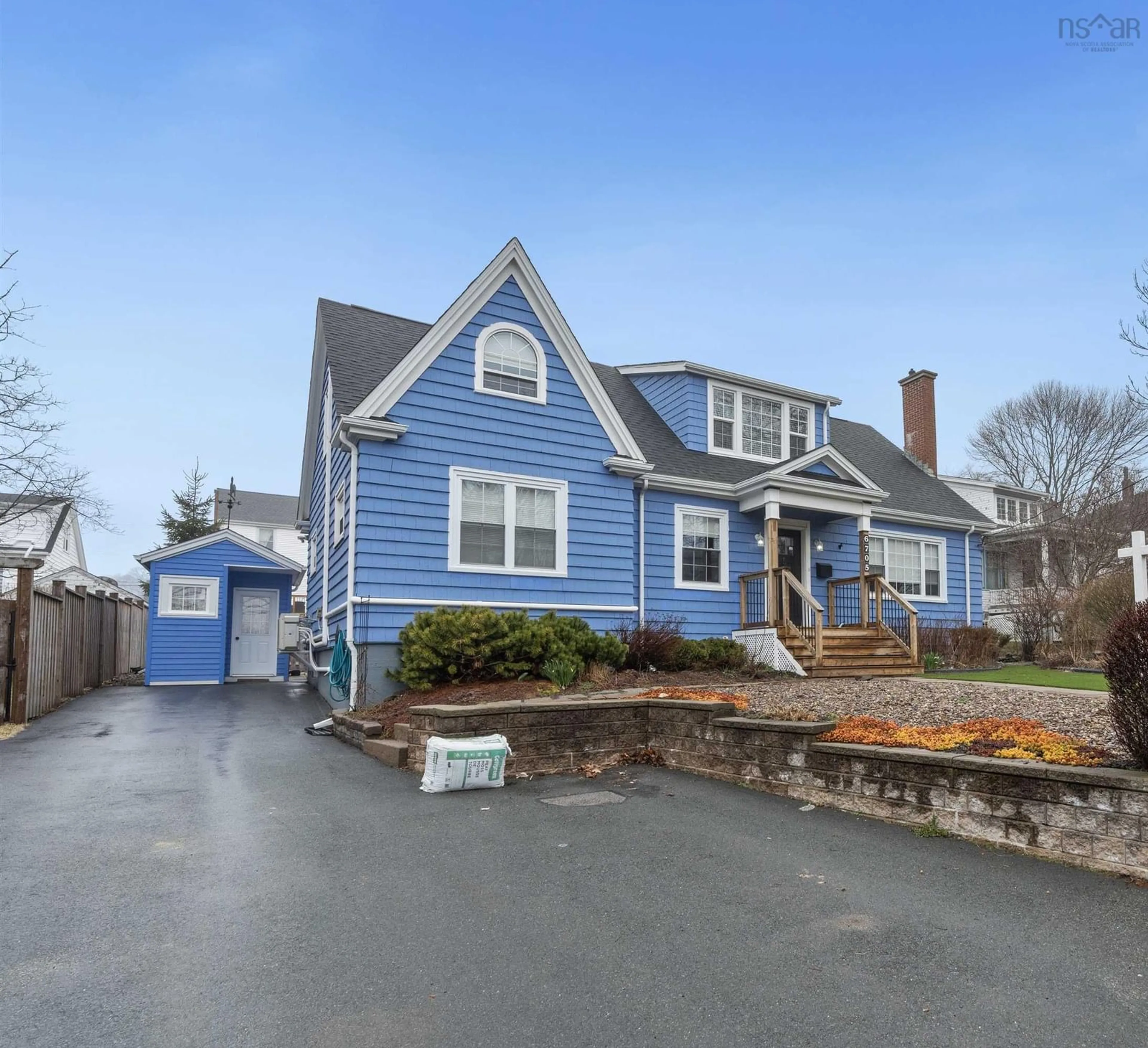 A pic from outside/outdoor area/front of a property/back of a property/a pic from drone, street for 6705 Quinpool Rd, Halifax Nova Scotia B3L 1C1