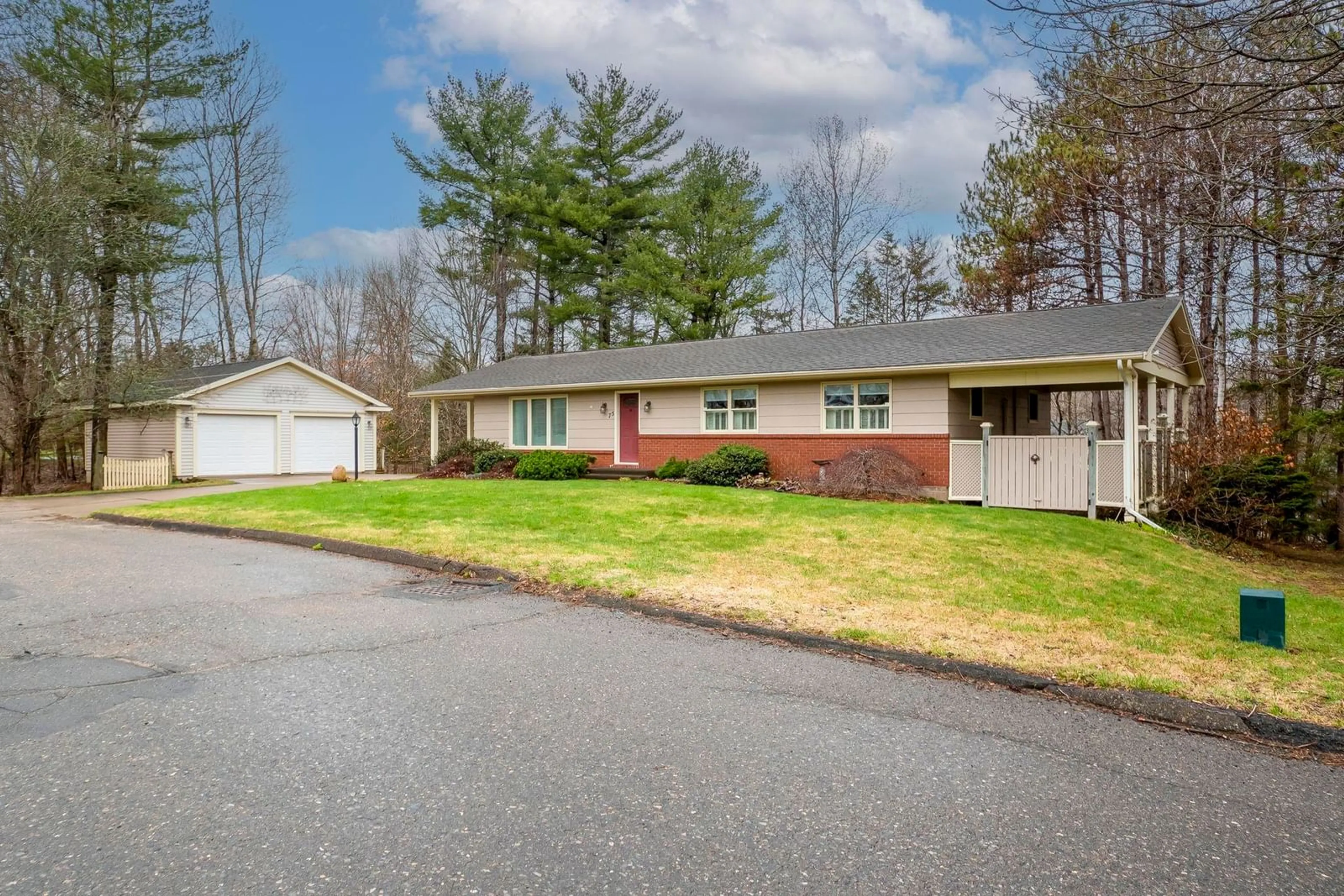 Home with vinyl exterior material, street for 75 Duncan Ave, Kentville Nova Scotia B4N 1N3
