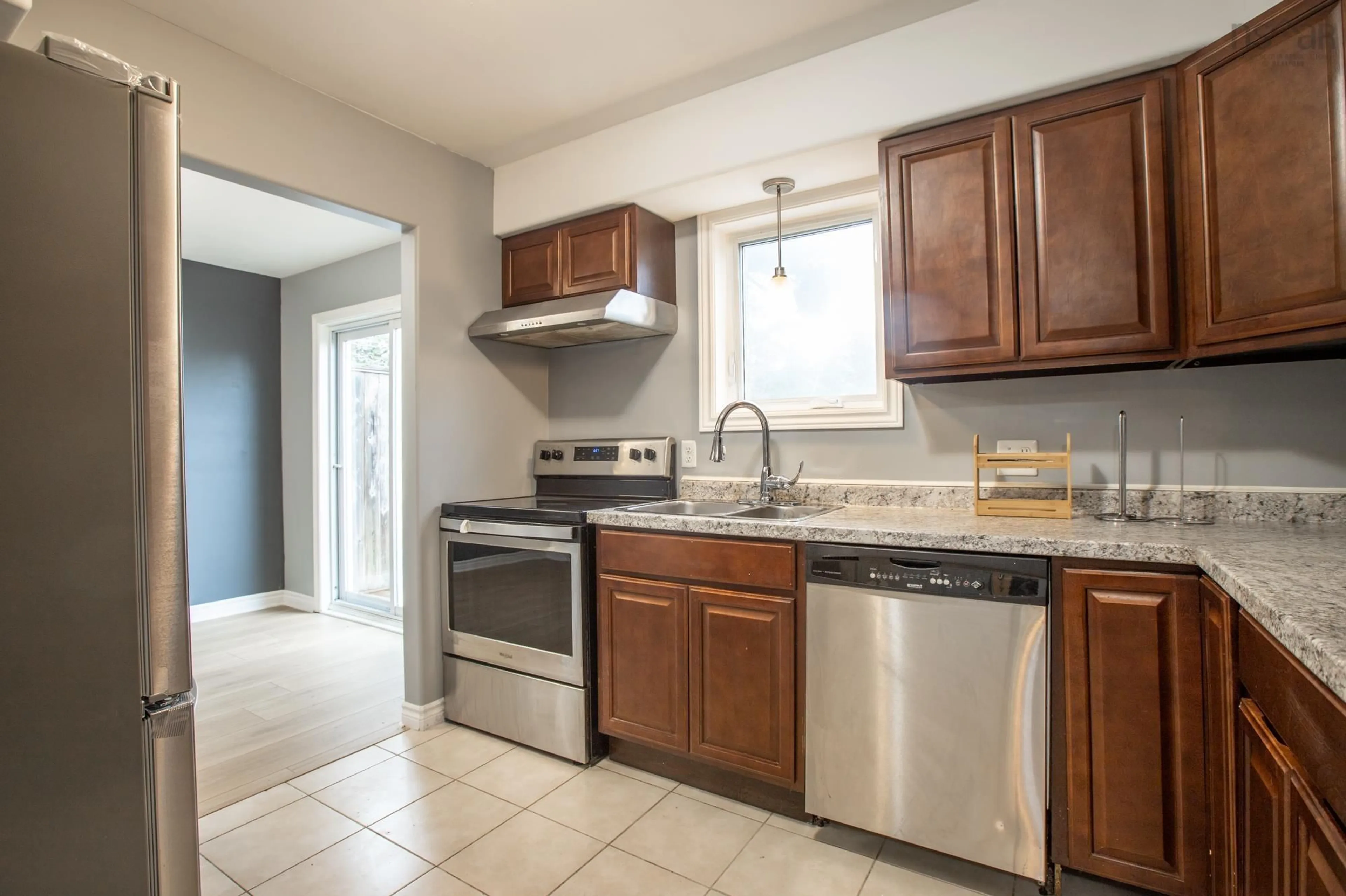 Standard kitchen, ceramic/tile floor for 40 Roy Cres, Bedford Nova Scotia B3K 3K3