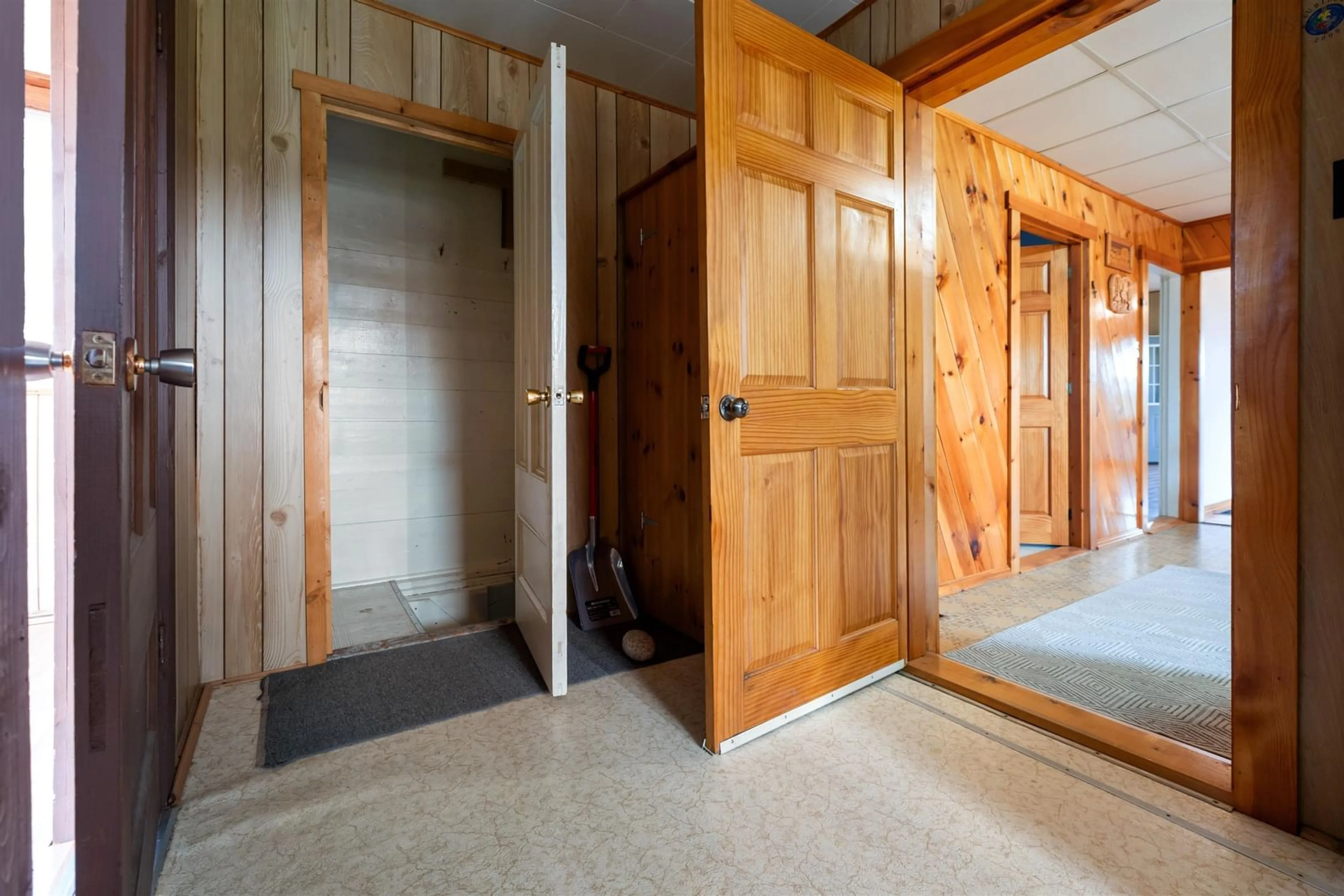 Indoor foyer for 4521 Stellarton Trafalgar Rd, Hopewell Nova Scotia B0K 1S0