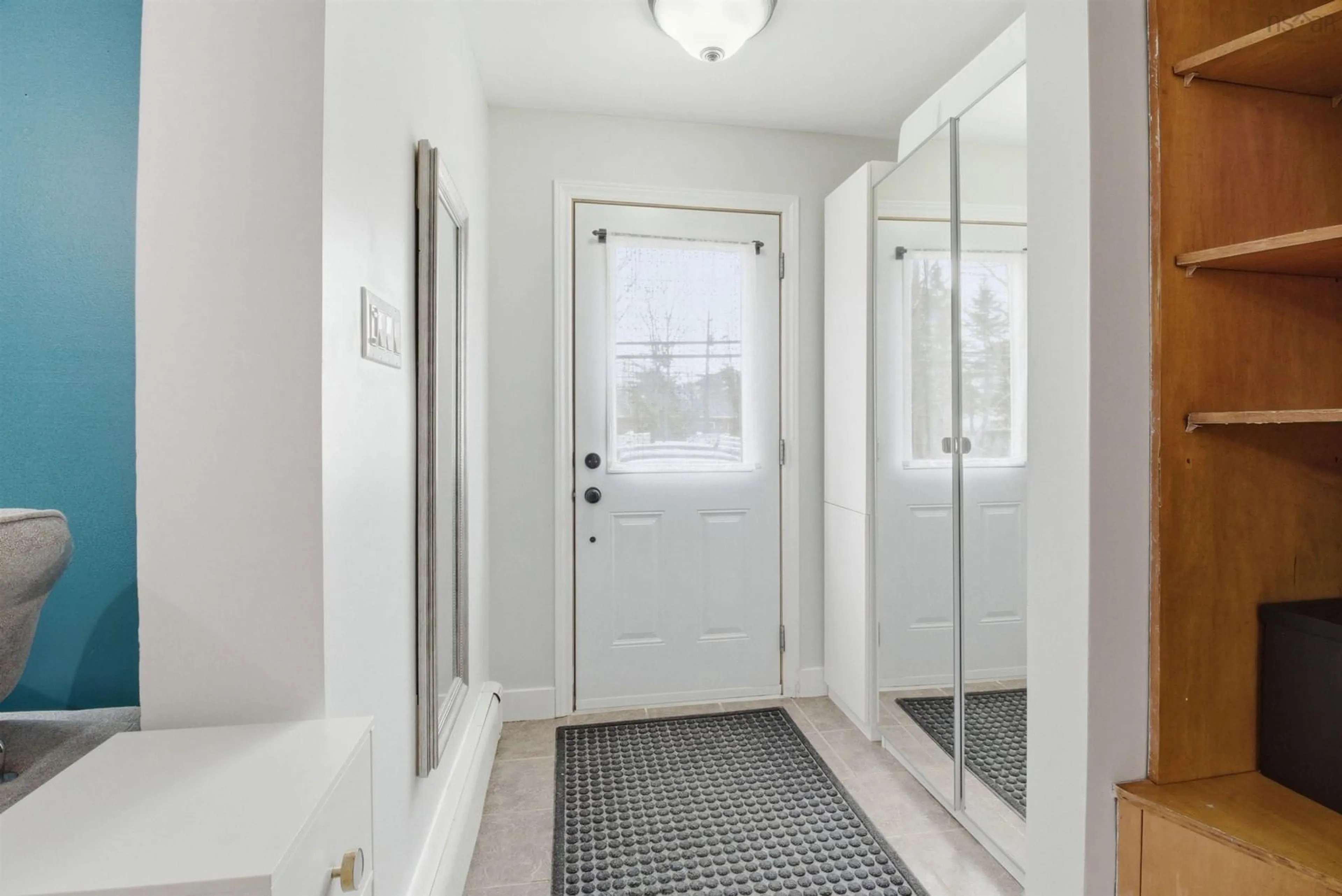 Indoor entryway for 2786 St Margaret's Bay Rd, Timberlea Nova Scotia B3T 1H4