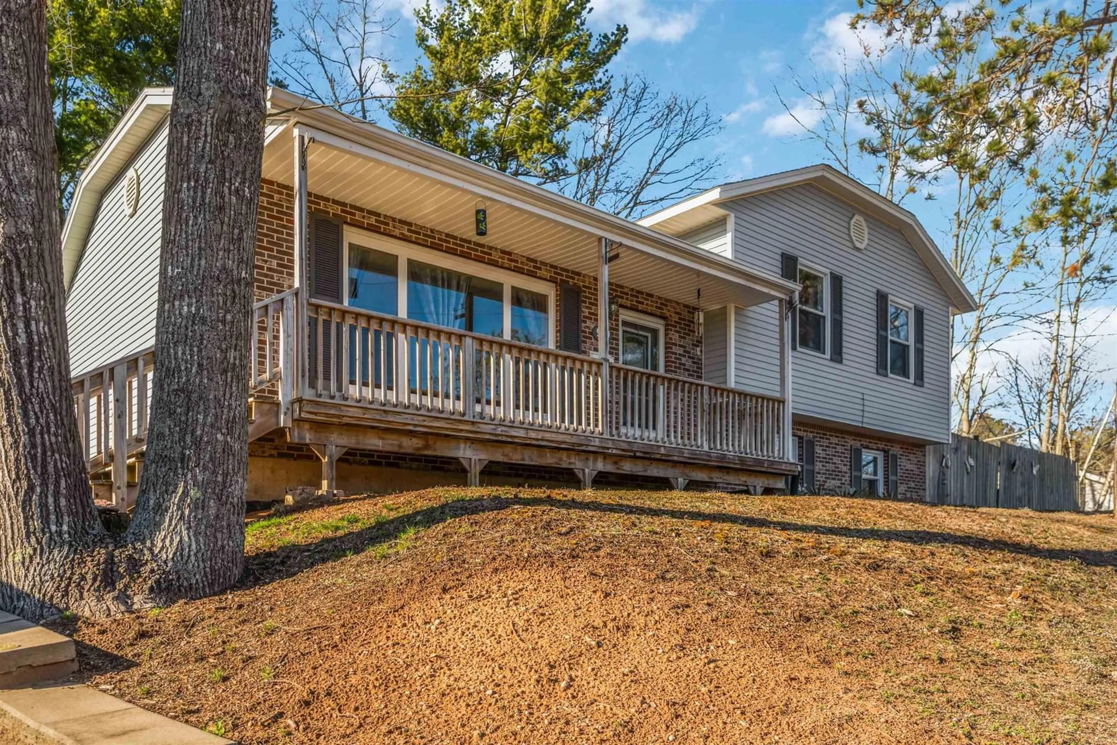 Home with vinyl exterior material, unknown for 909 Shawn Dr, Kingston Nova Scotia B0P 1R0