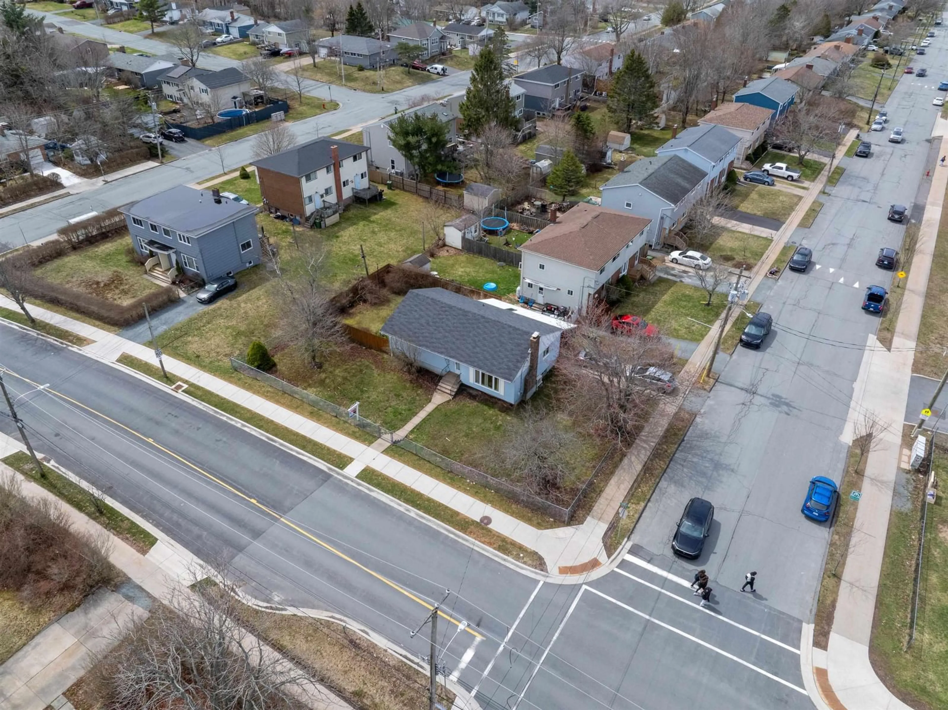 A pic from outside/outdoor area/front of a property/back of a property/a pic from drone, street for 355 Spring Ave, Dartmouth Nova Scotia B2W 1Y2