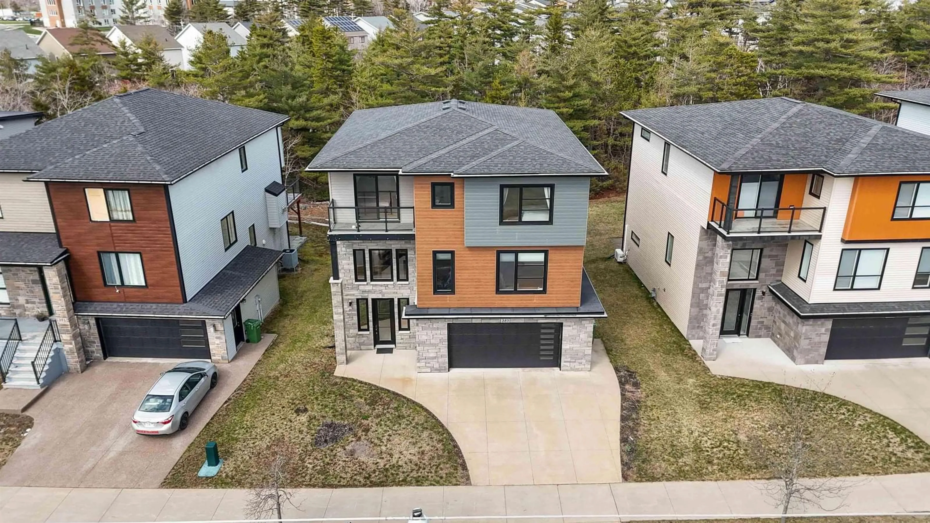 A pic from outside/outdoor area/front of a property/back of a property/a pic from drone, street for 385 Starboard Dr, Halifax Nova Scotia B3M 4W5
