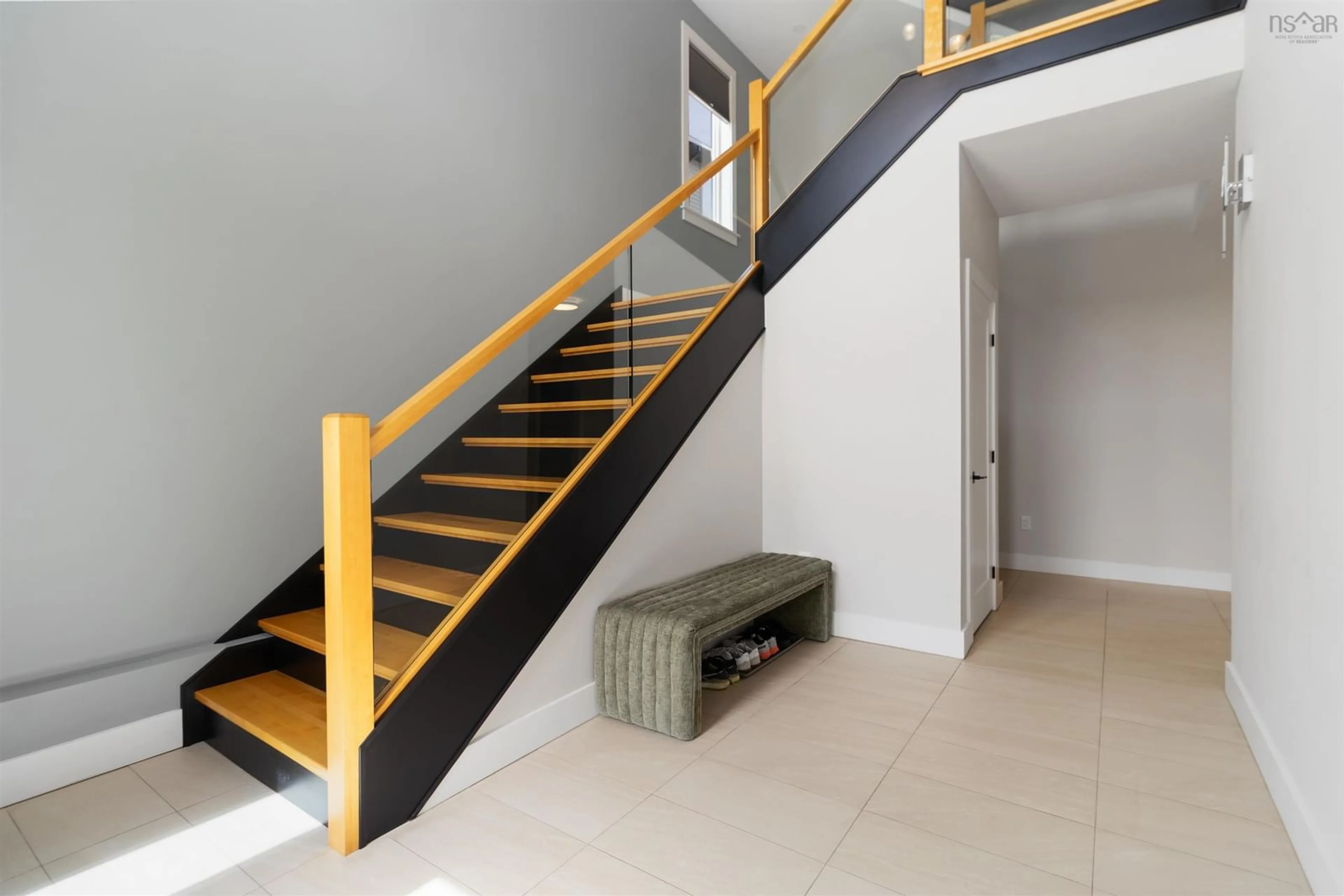 Stairs for 385 Starboard Dr, Halifax Nova Scotia B3M 4W5