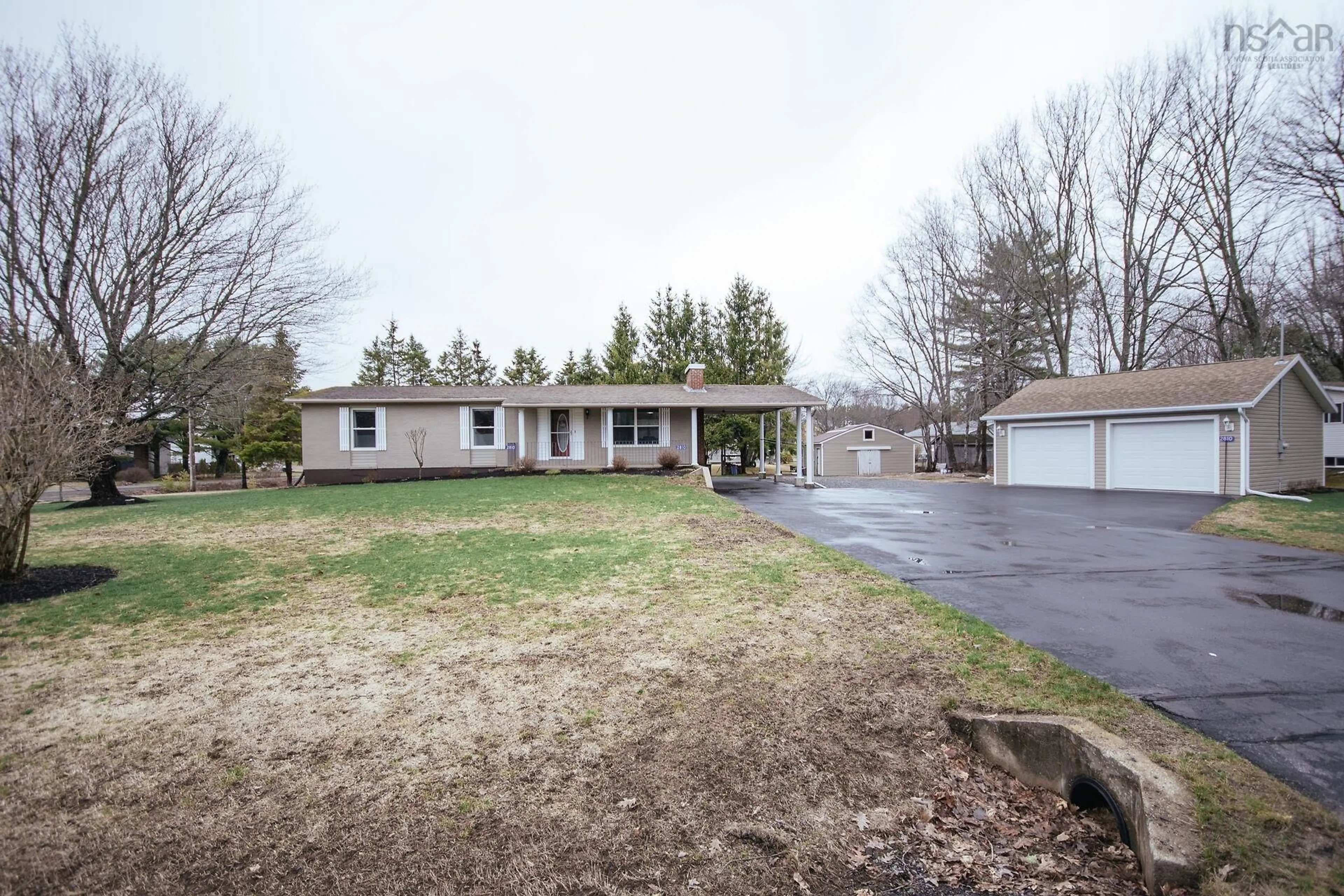 A pic from outside/outdoor area/front of a property/back of a property/a pic from drone, street for 2810 Pinecrest Dr, Coldbrook Nova Scotia B4R 1B5