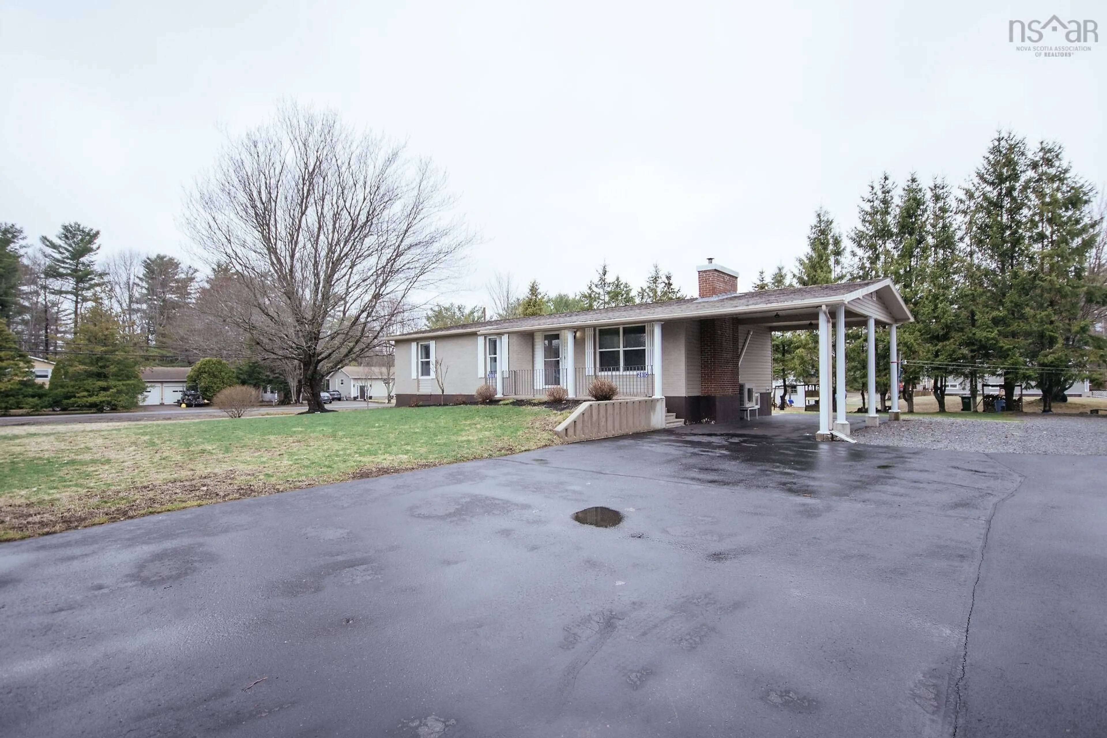 A pic from outside/outdoor area/front of a property/back of a property/a pic from drone, unknown for 2810 Pinecrest Dr, Coldbrook Nova Scotia B4R 1B5