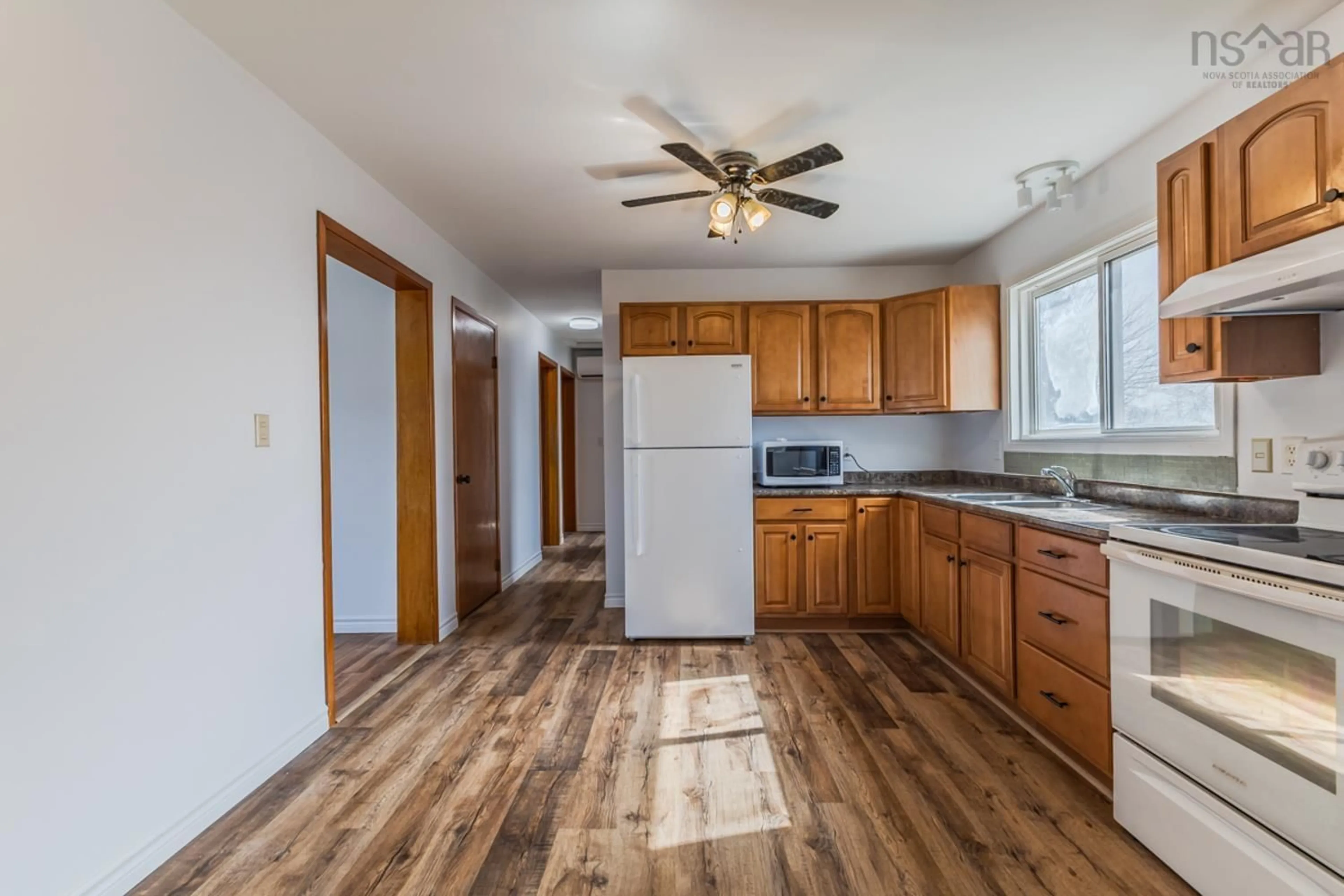 Standard kitchen, wood/laminate floor for 54 Lavinia Dr, Truro Nova Scotia B2N 5R3