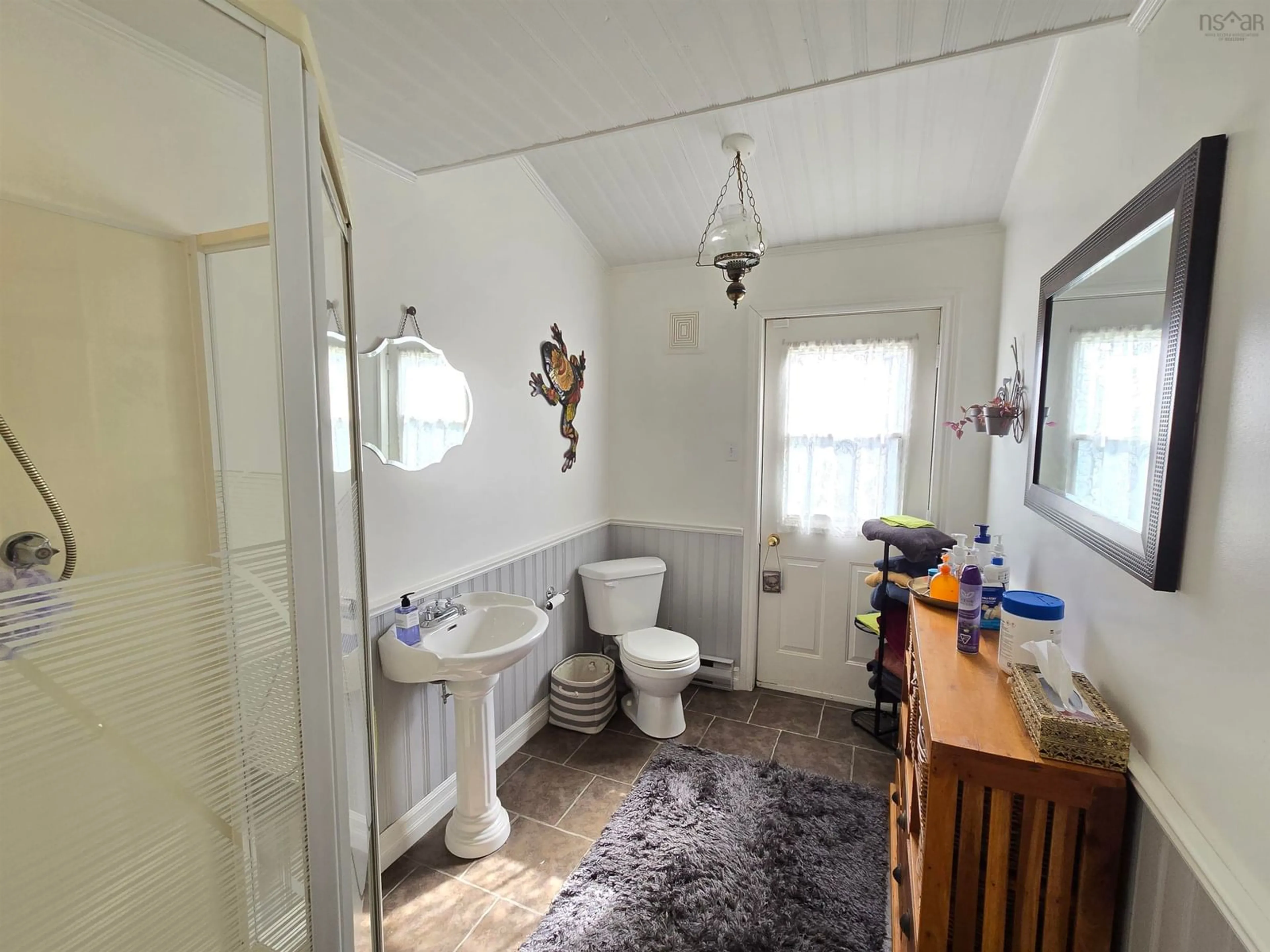 Standard bathroom, ceramic/tile floor for 1536 Conquerall Rd, Conquerall Bank Nova Scotia B4V 0J9
