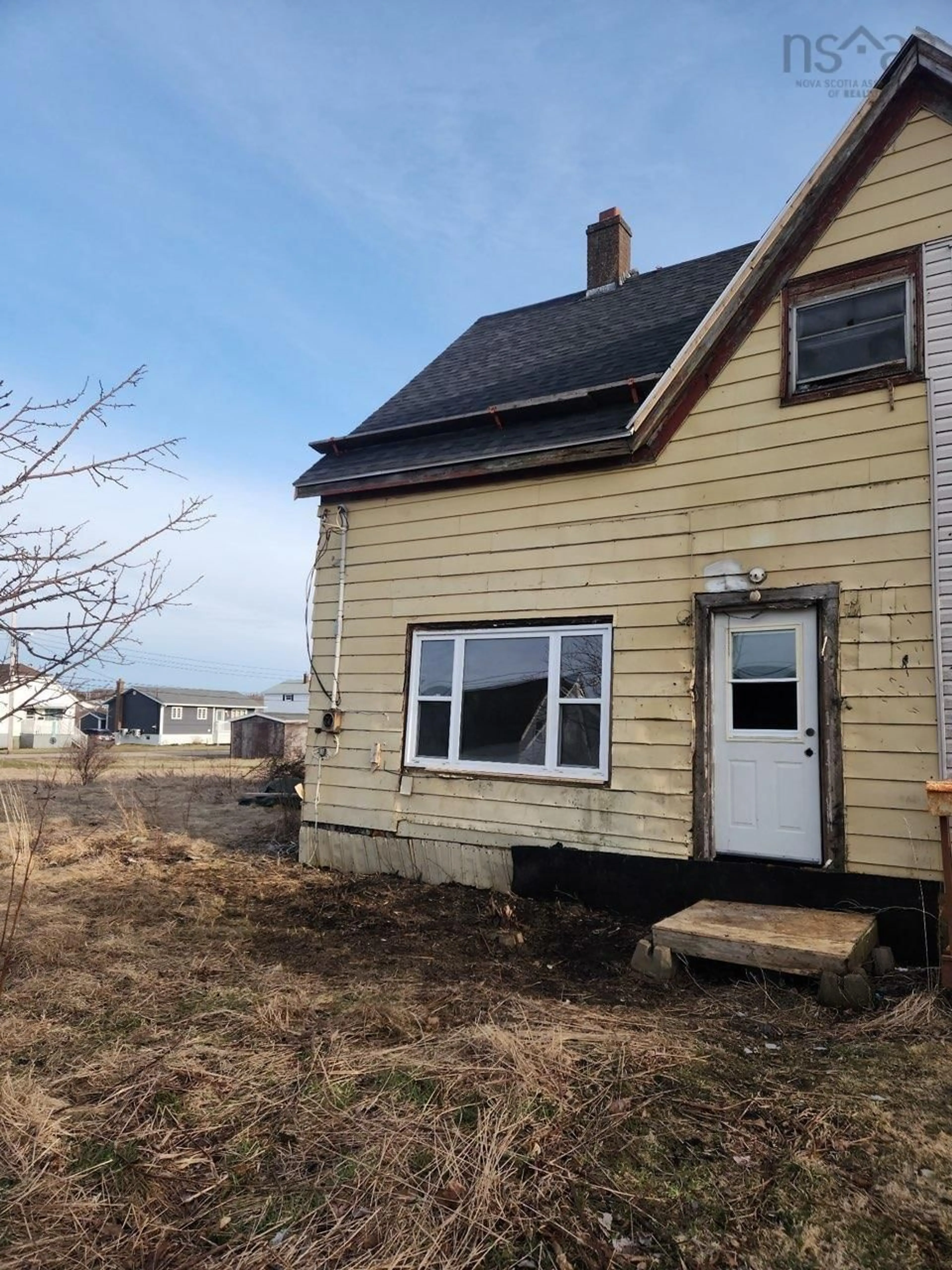Home with vinyl exterior material, building for 94 Dorchester St, Glace Bay Nova Scotia B1A 3P4