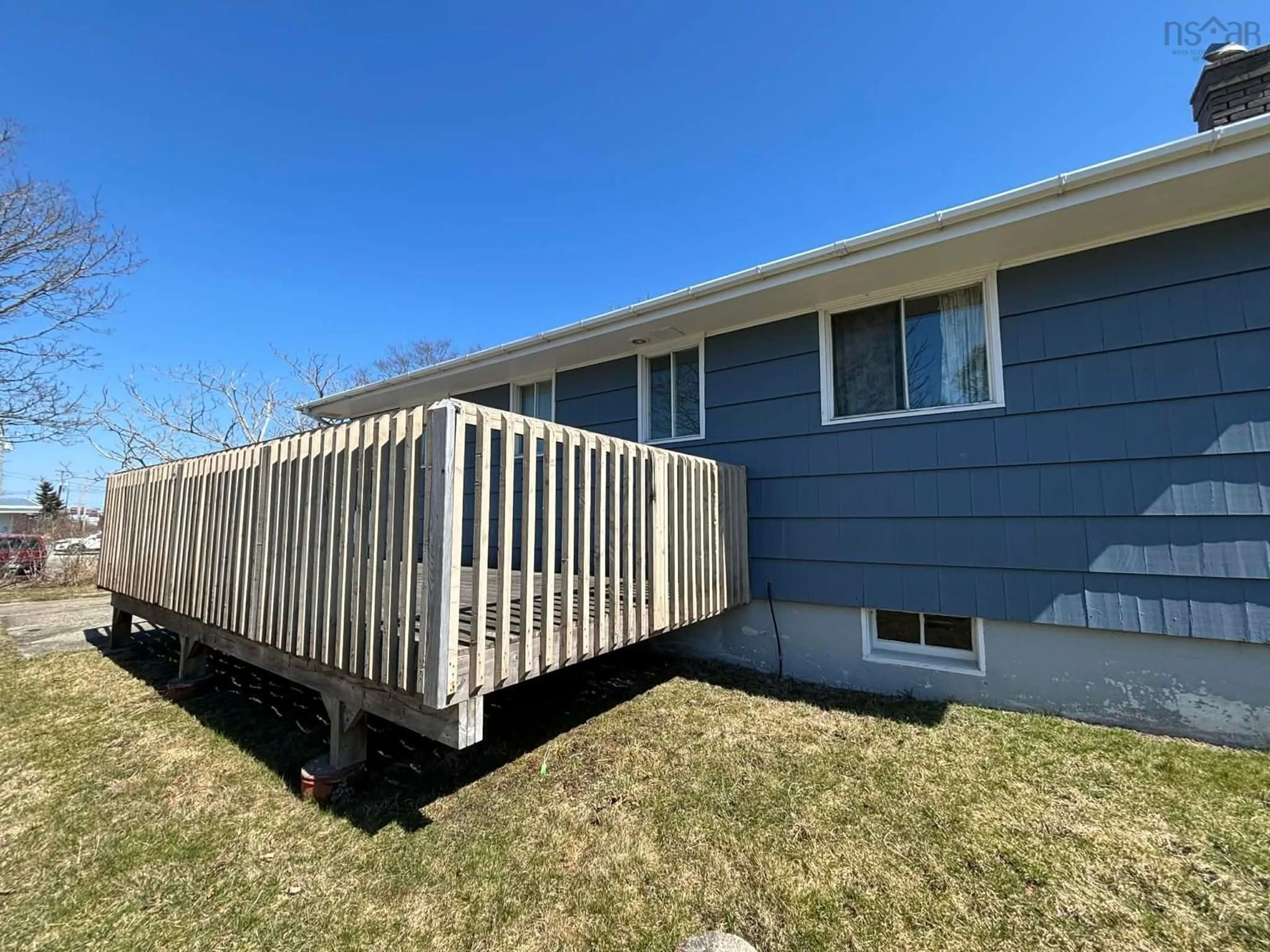 Home with vinyl exterior material, unknown for 240 Pleasant St, Yarmouth Nova Scotia B5A 2K4