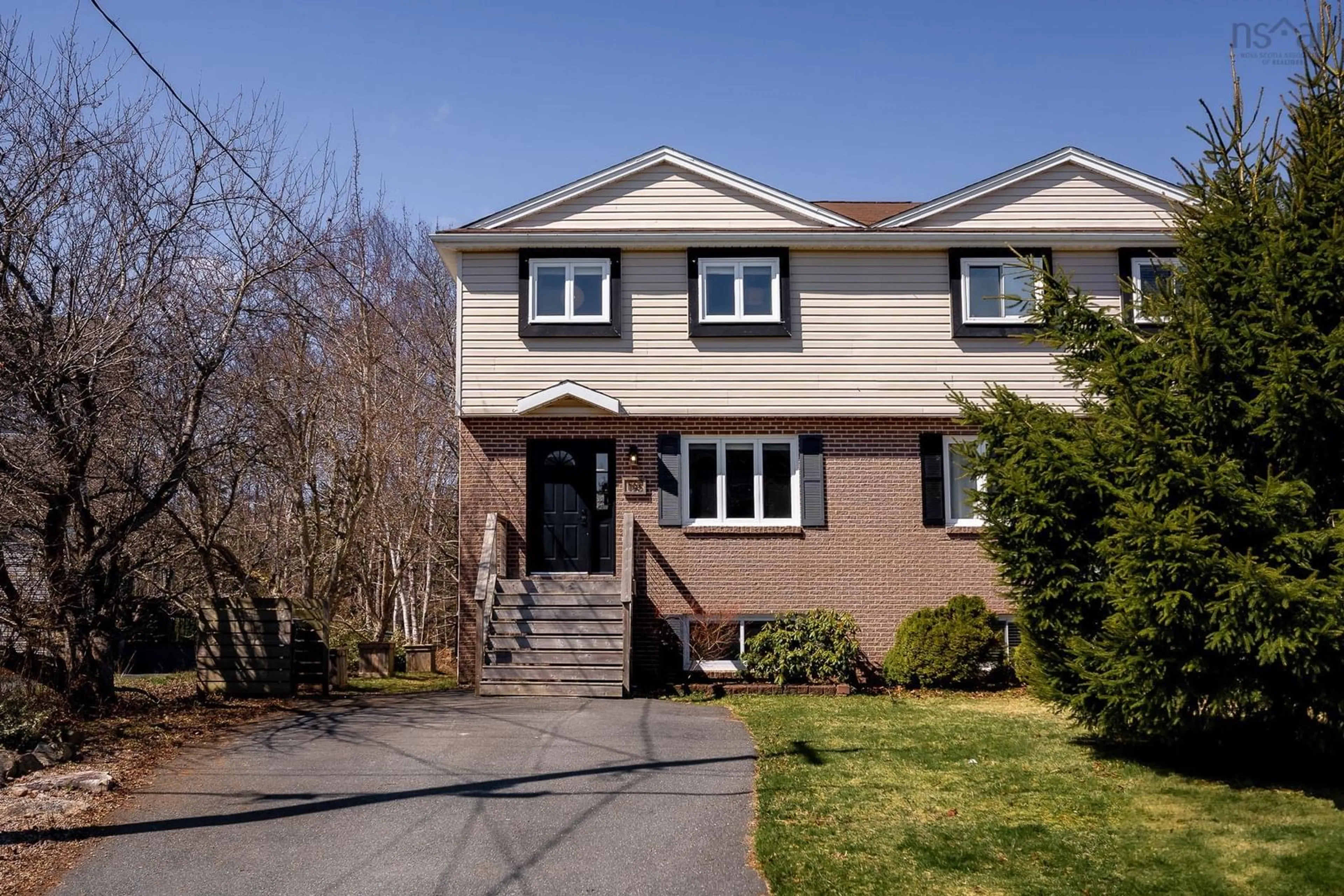 Home with vinyl exterior material, street for 195 Greenwood Ave, Timberlea Nova Scotia B3T 1H9