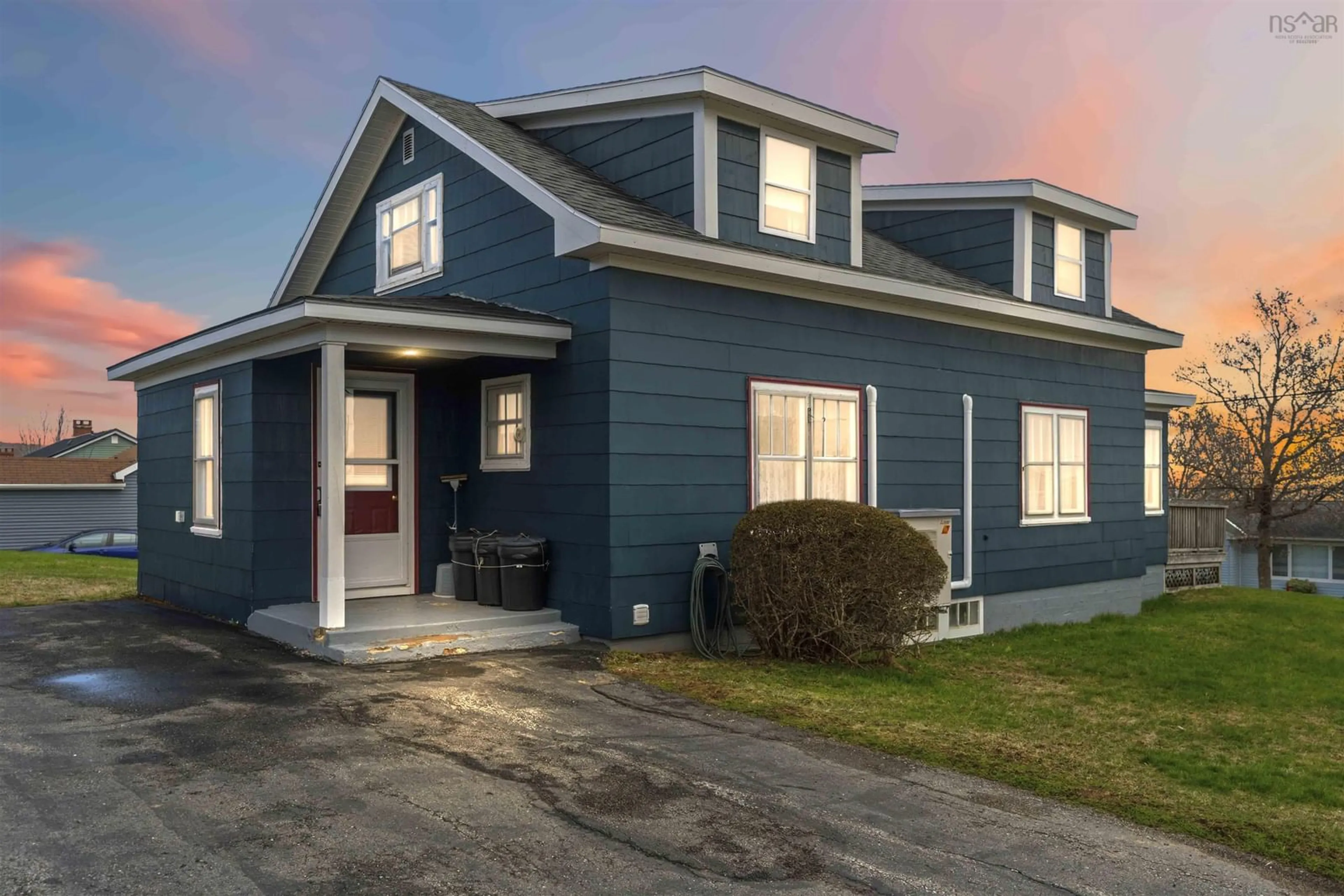 Home with vinyl exterior material, street for 151 King St, Digby Nova Scotia B0V 1A0