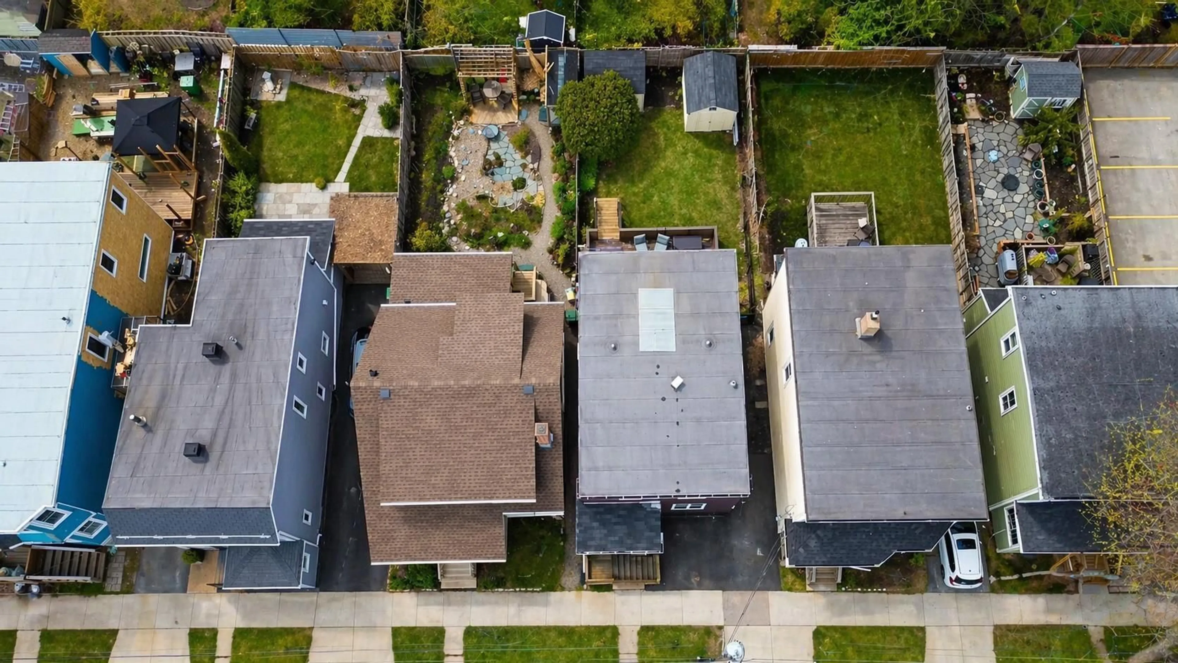 A pic from outside/outdoor area/front of a property/back of a property/a pic from drone, street for 6243 Seaforth St, Halifax Nova Scotia B3L 1R1