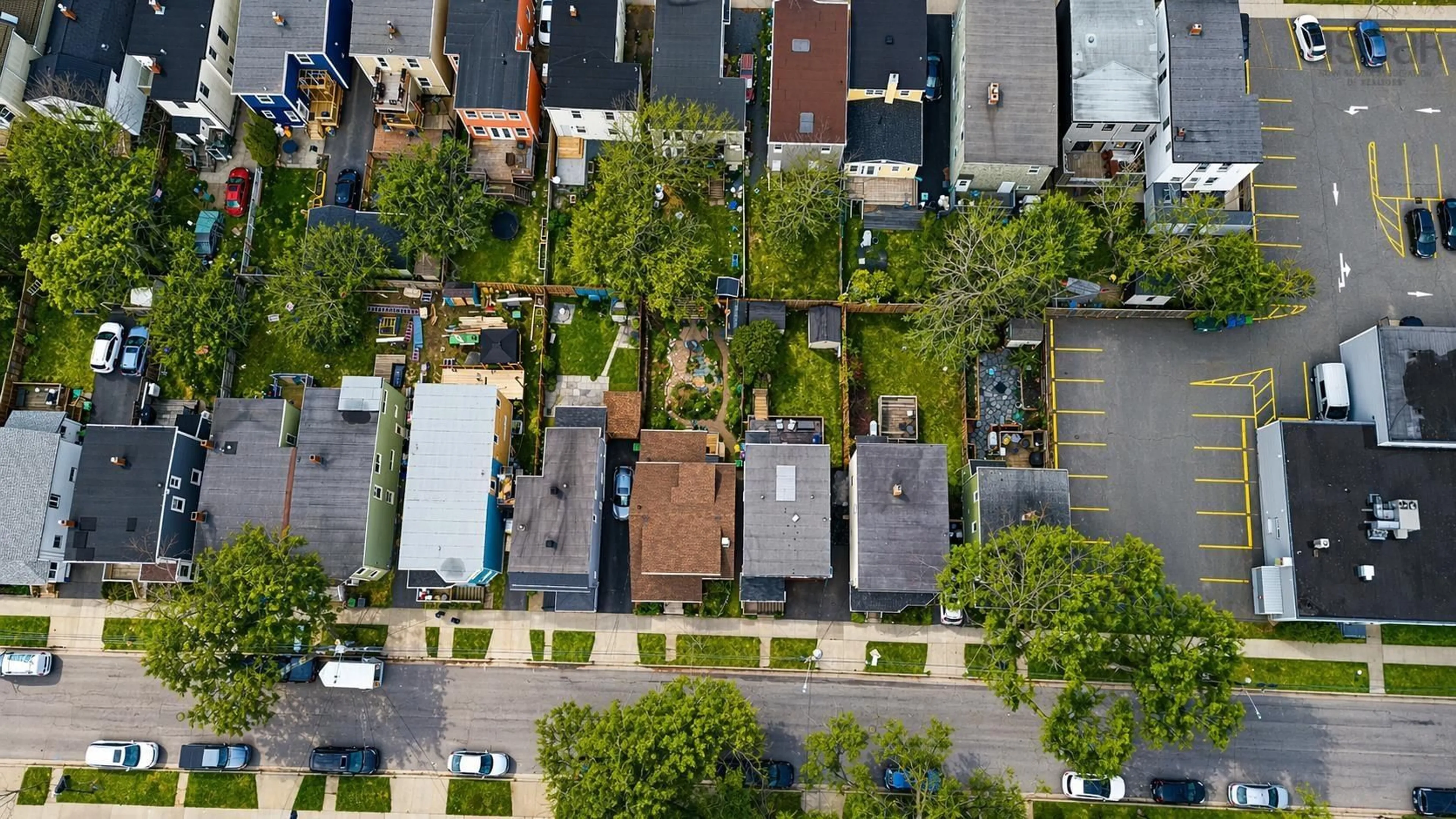 A pic from outside/outdoor area/front of a property/back of a property/a pic from drone, street for 6243 Seaforth St, Halifax Nova Scotia B3L 1R1