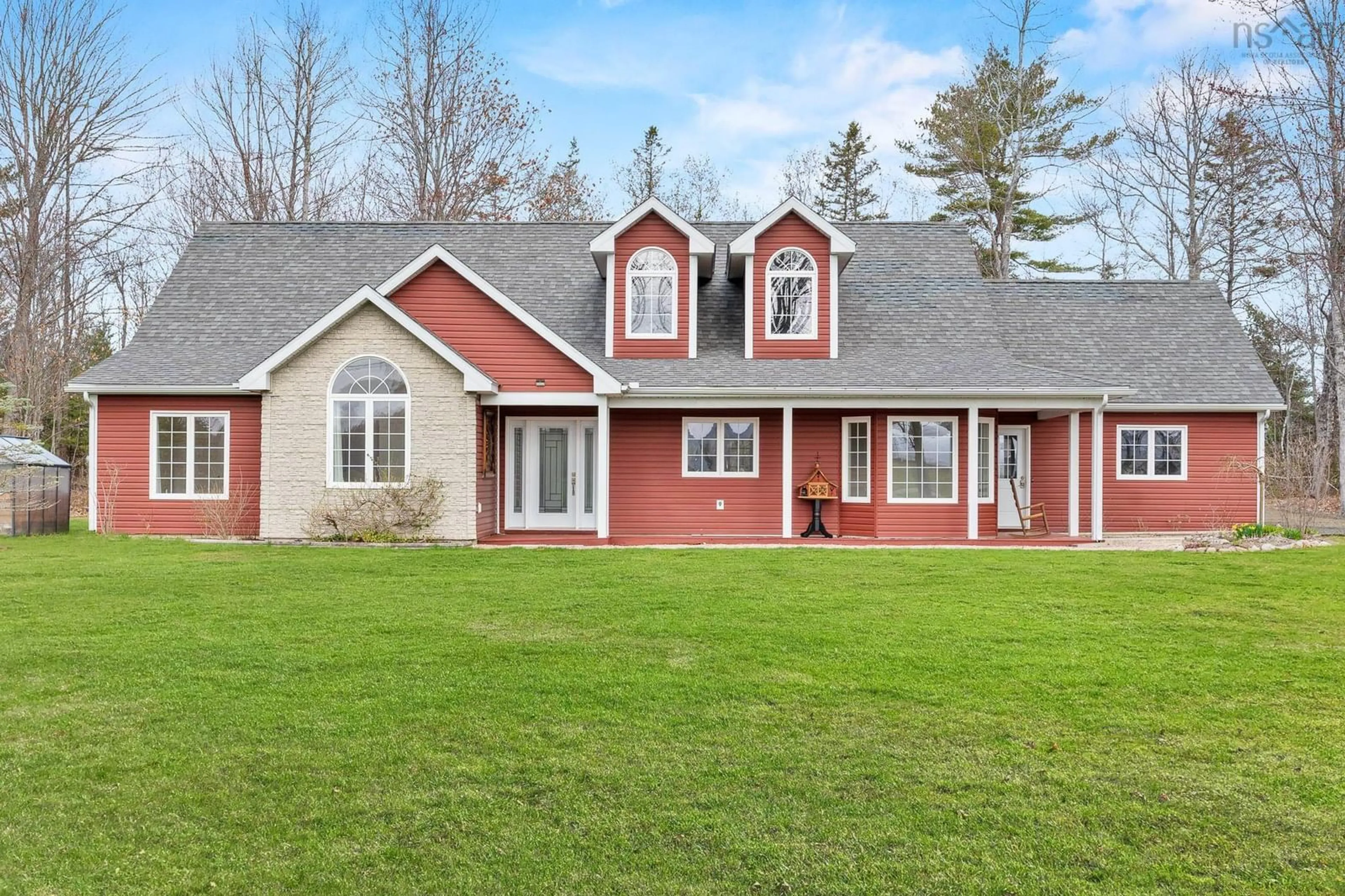 Home with vinyl exterior material, unknown for 1939 Middle Rd, Nictaux Nova Scotia B0S 1P0